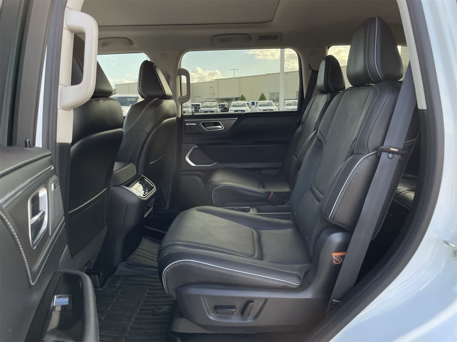 Thumbnail: 2025 INFINITI QX80 - 19