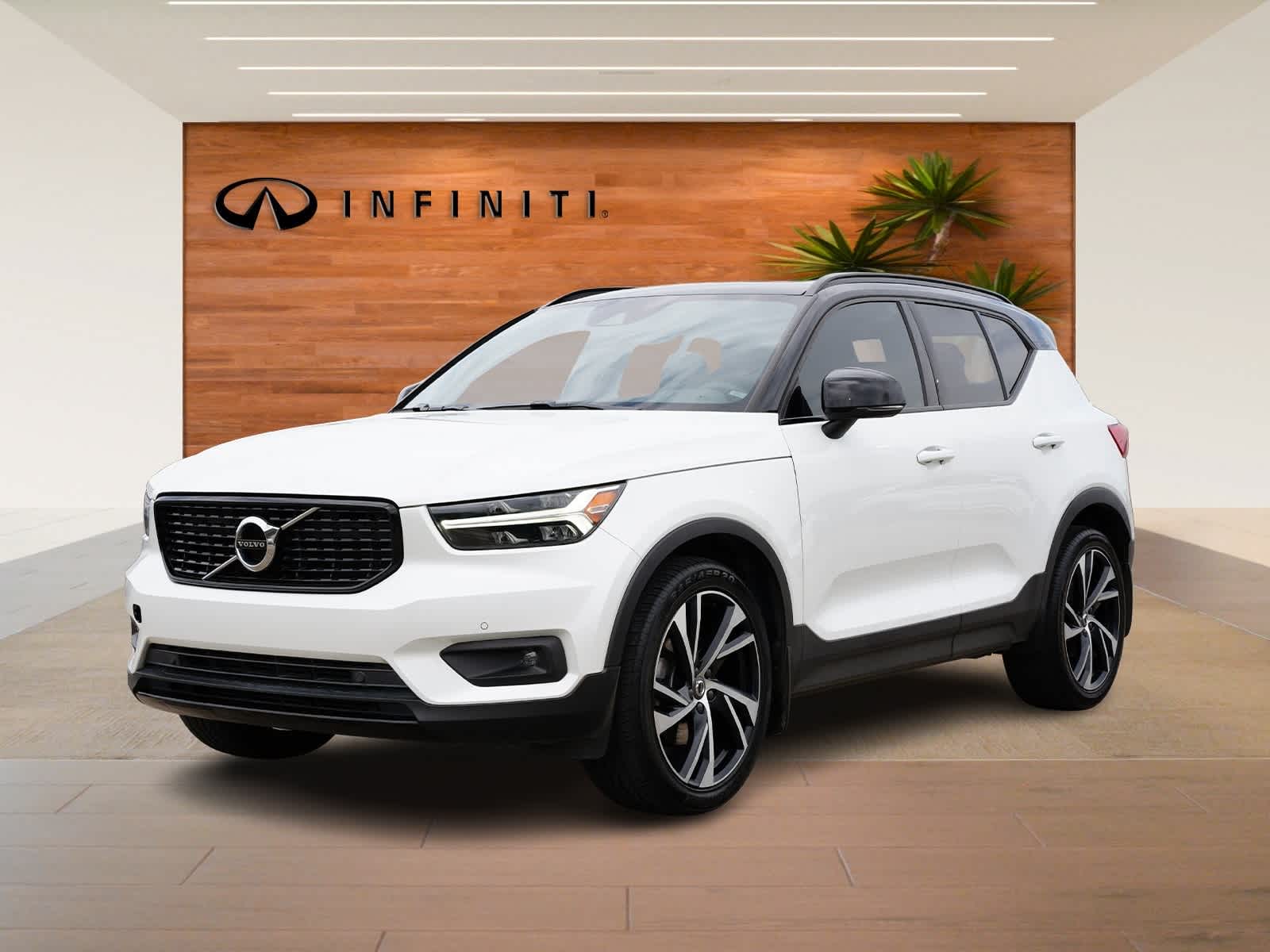 Thumbnail: 2020 Volvo XC40 - 1