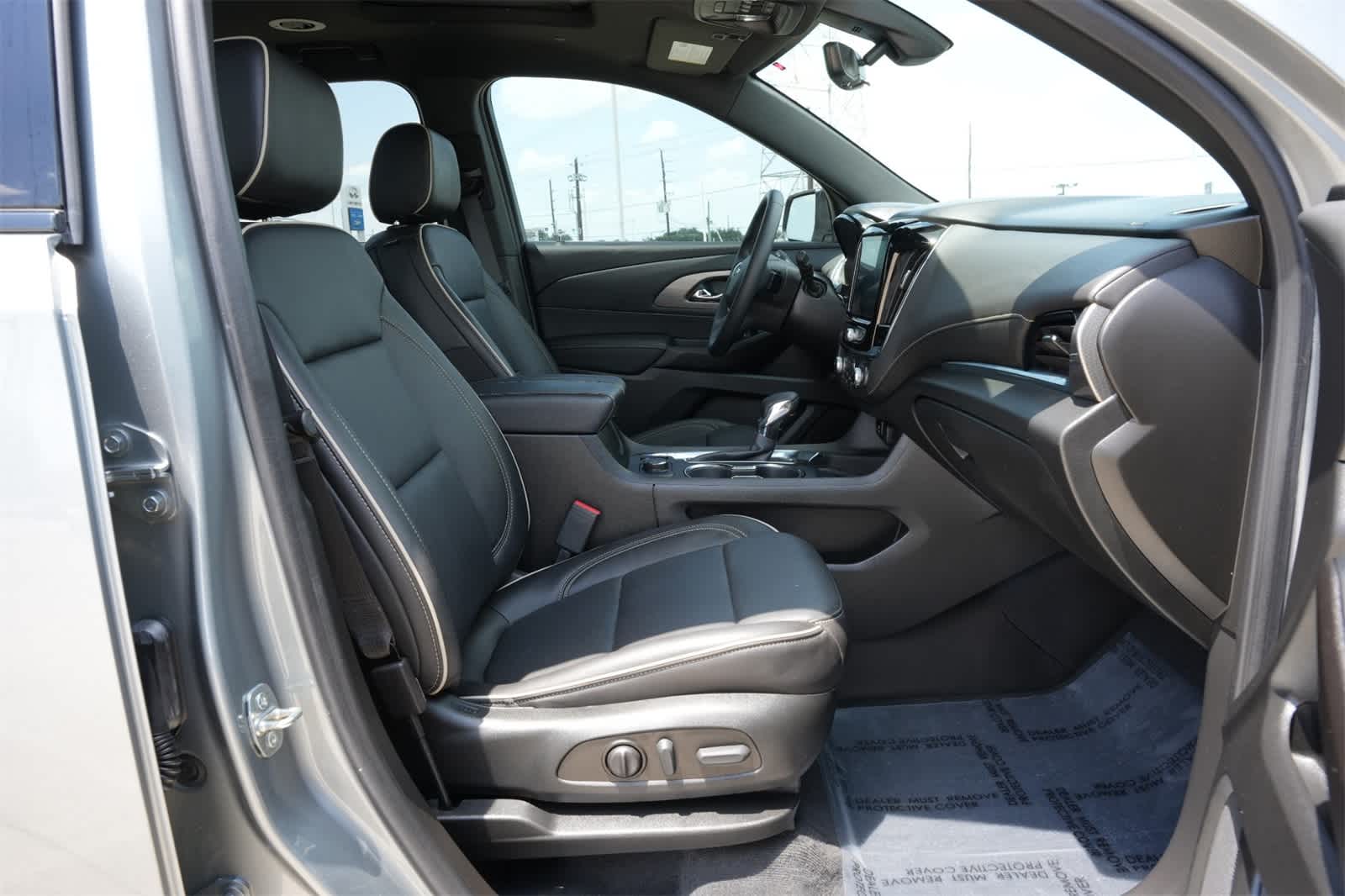 Thumbnail: 2023 Chevrolet Traverse - 24