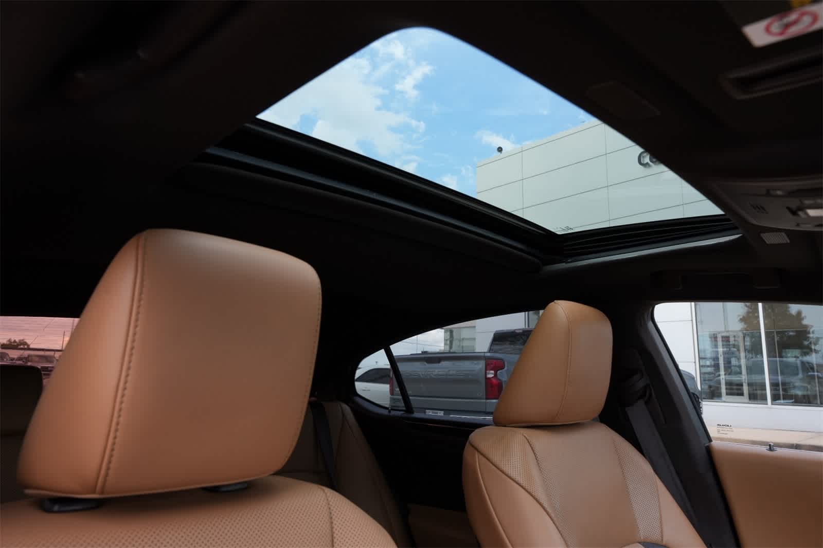 Thumbnail: 2019 Lexus ES - 24
