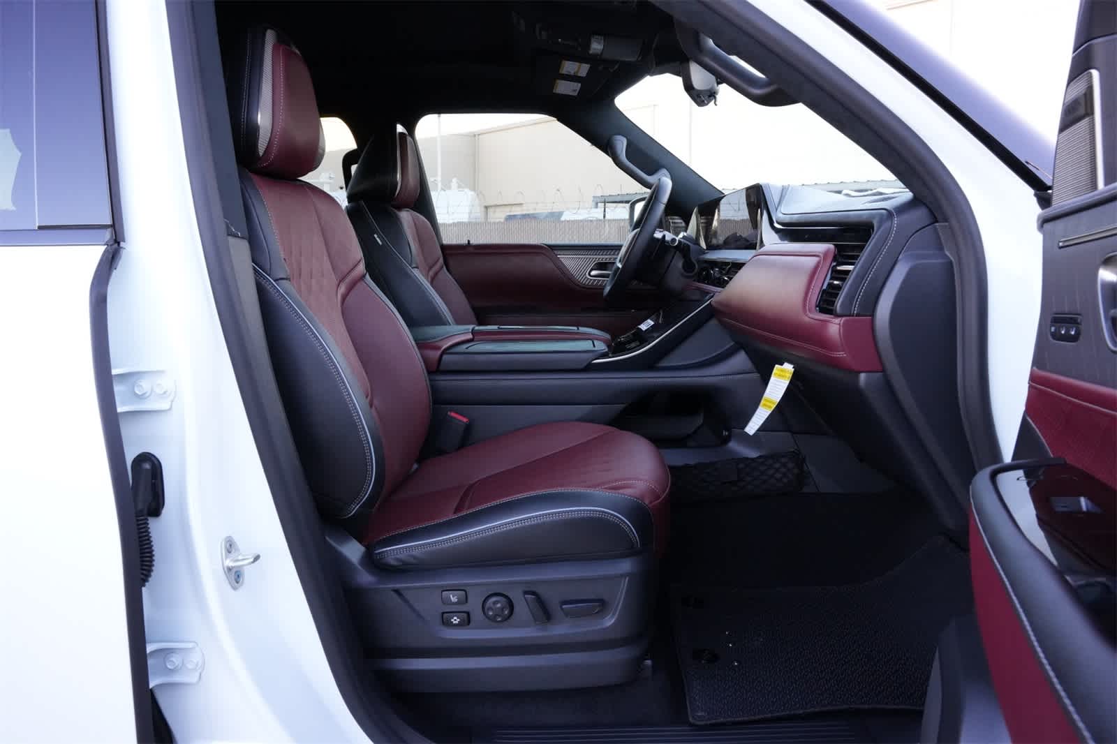 Thumbnail: 2026 INFINITI QX80 - 24