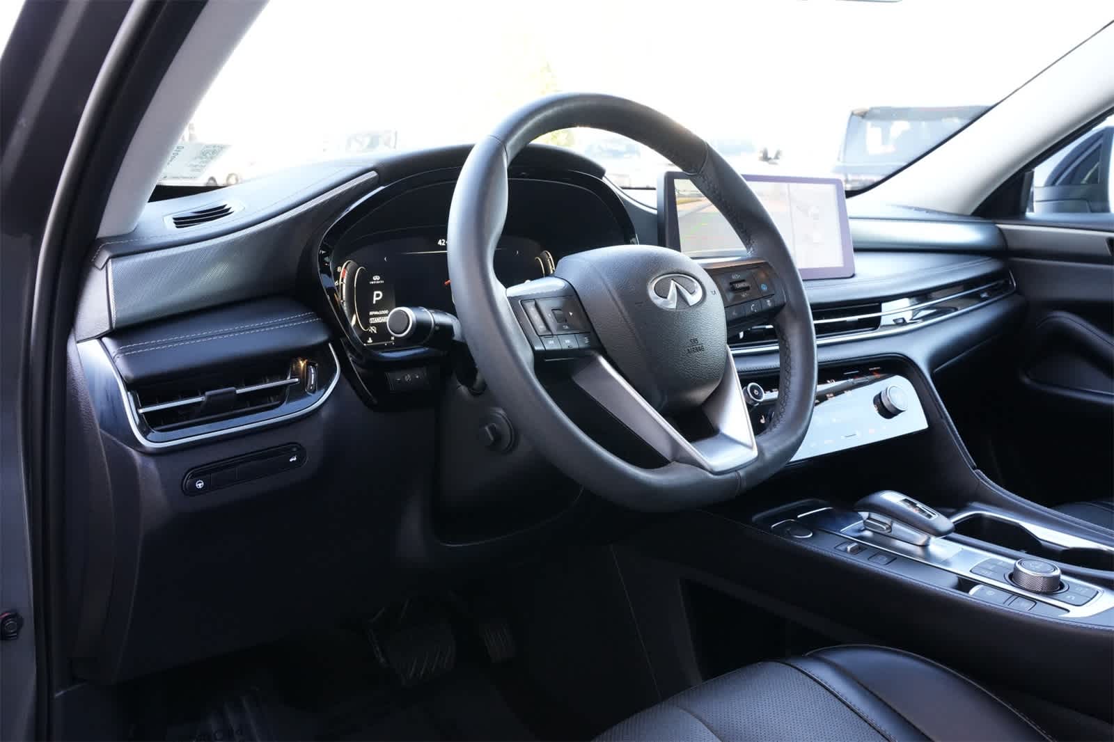 Thumbnail: 2023 INFINITI QX60 - 16