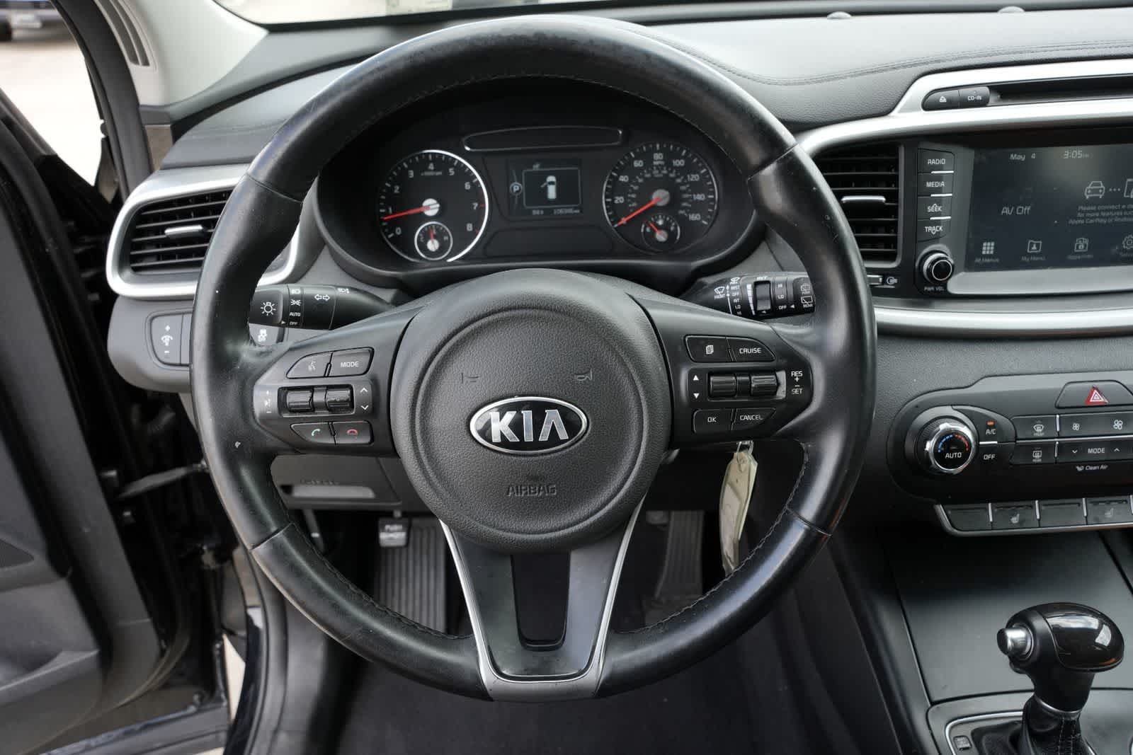 Thumbnail: 2017 Kia Sorento - 4