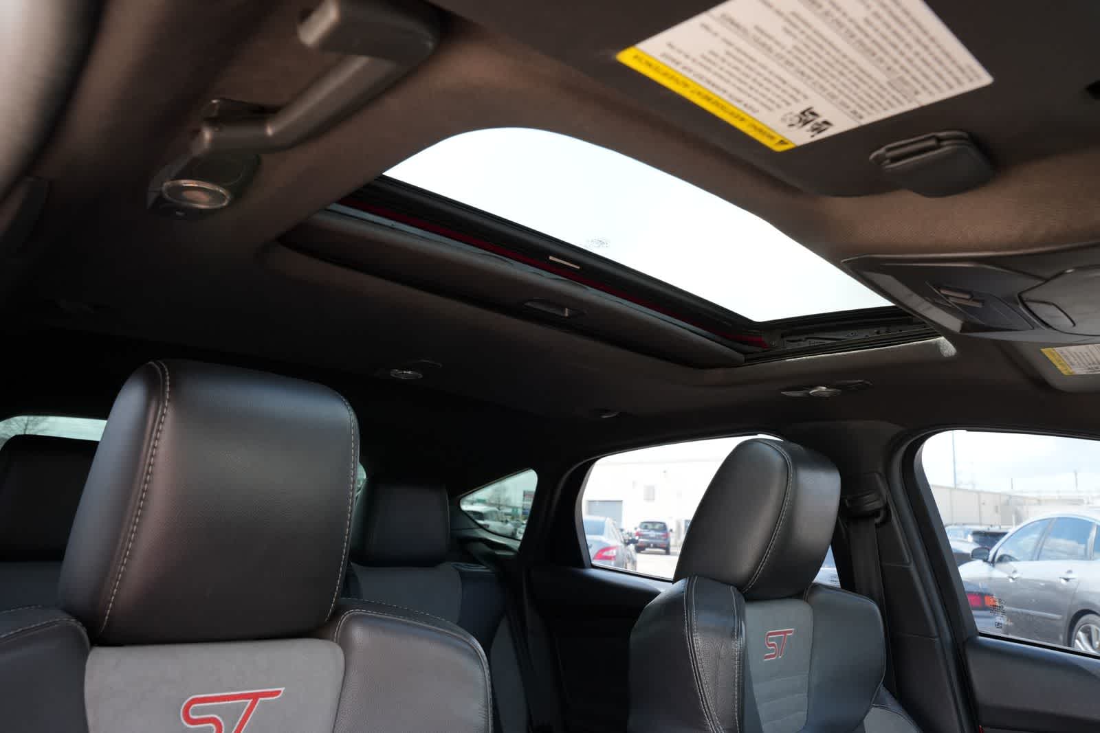 Thumbnail: 2013 Ford Focus - 23