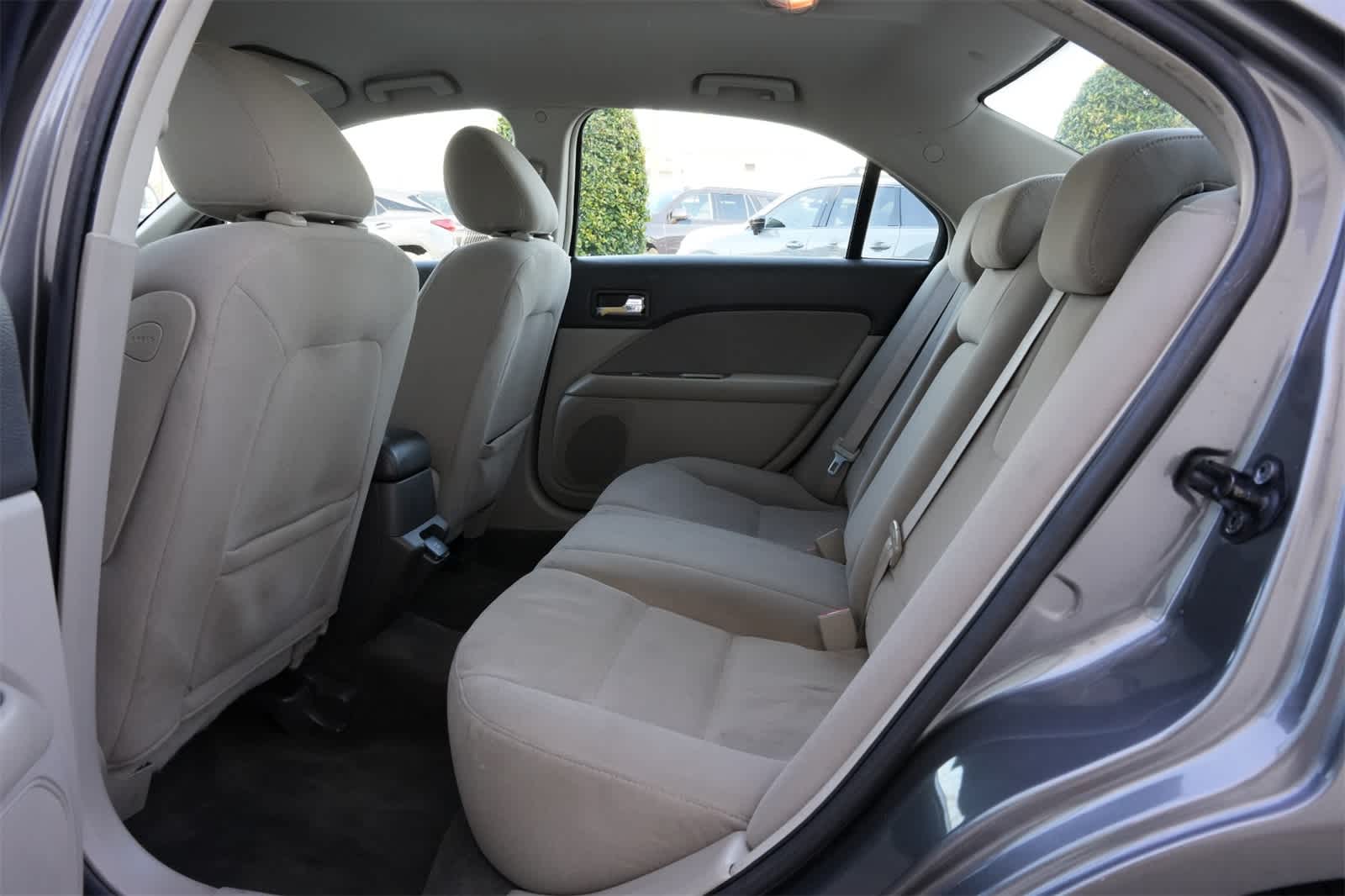 Thumbnail: 2010 Ford Fusion - 18