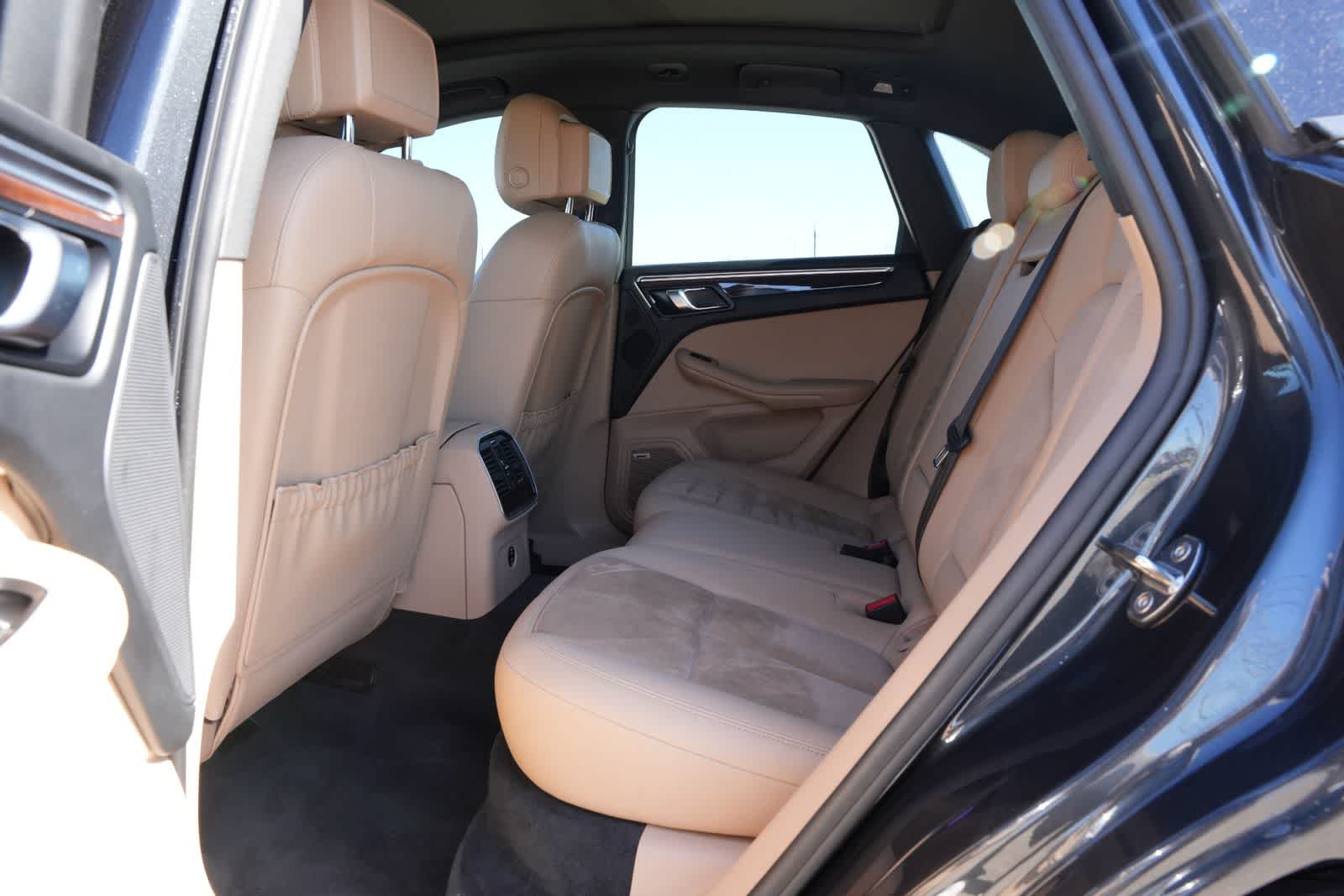 Thumbnail: 2021 Porsche Macan - 19