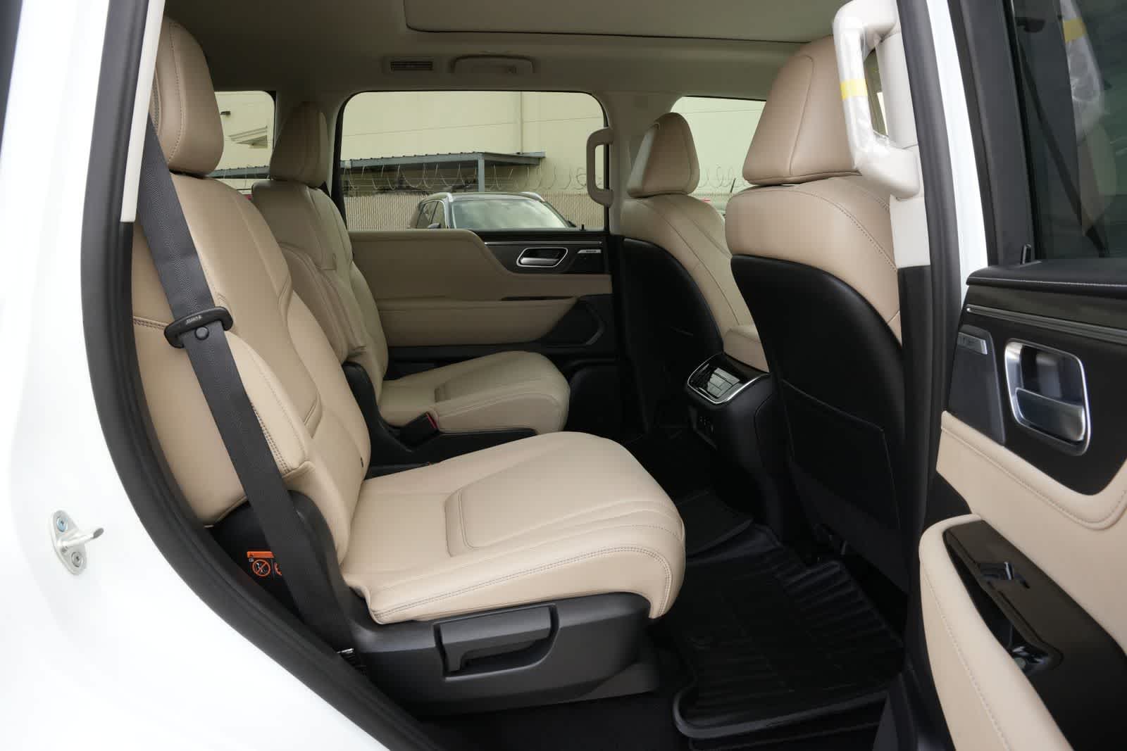 Thumbnail: 2026 INFINITI QX80 - 21