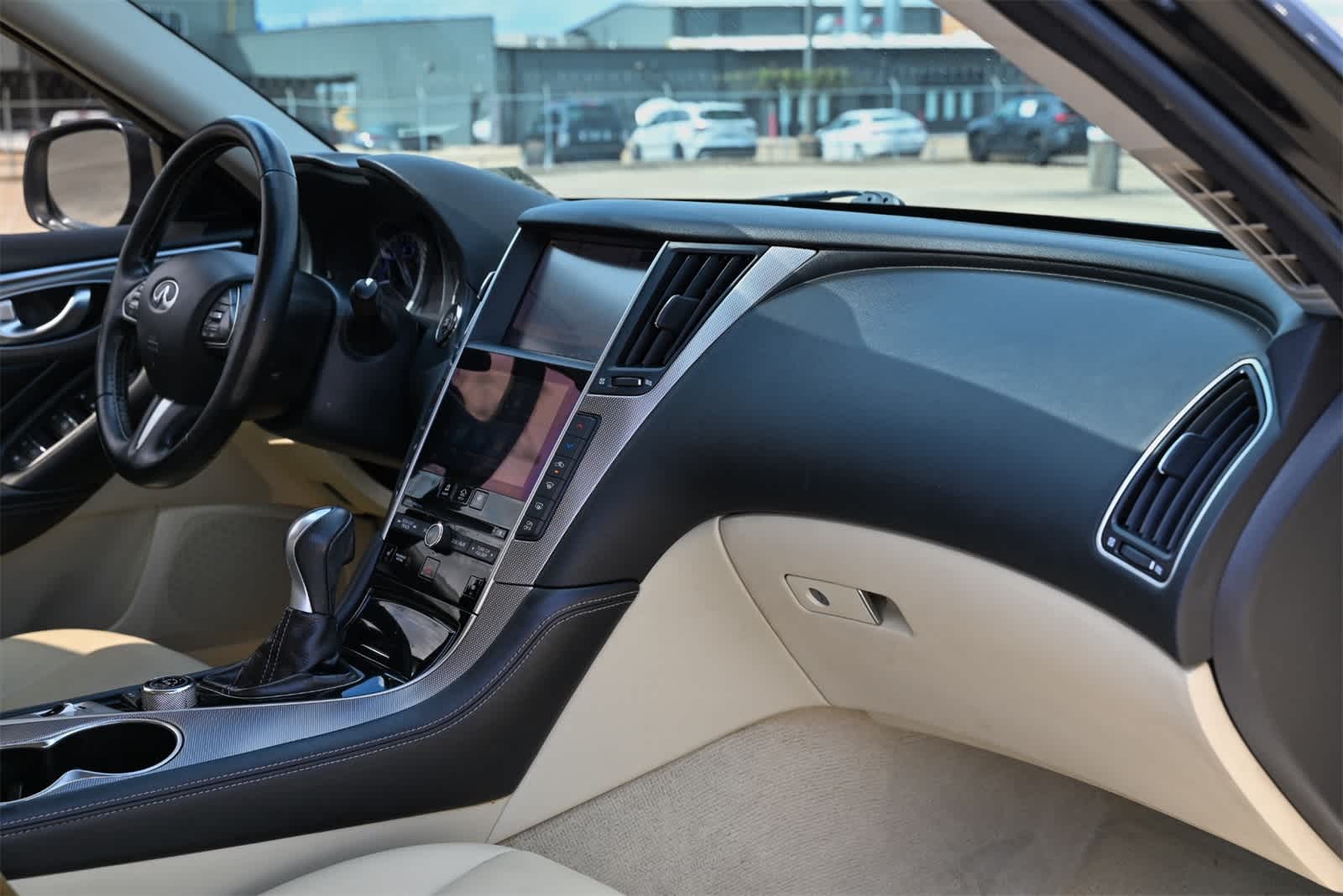 Thumbnail: 2015 INFINITI Q50 - 23
