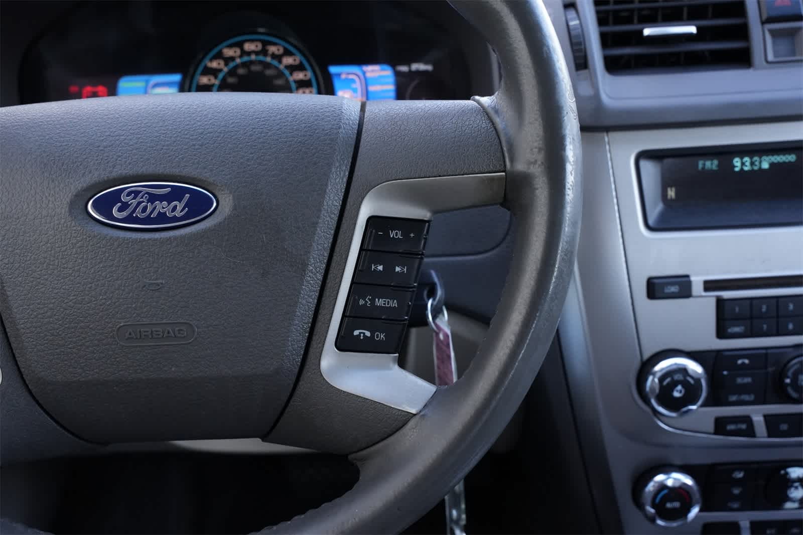 Thumbnail: 2010 Ford Fusion - 11