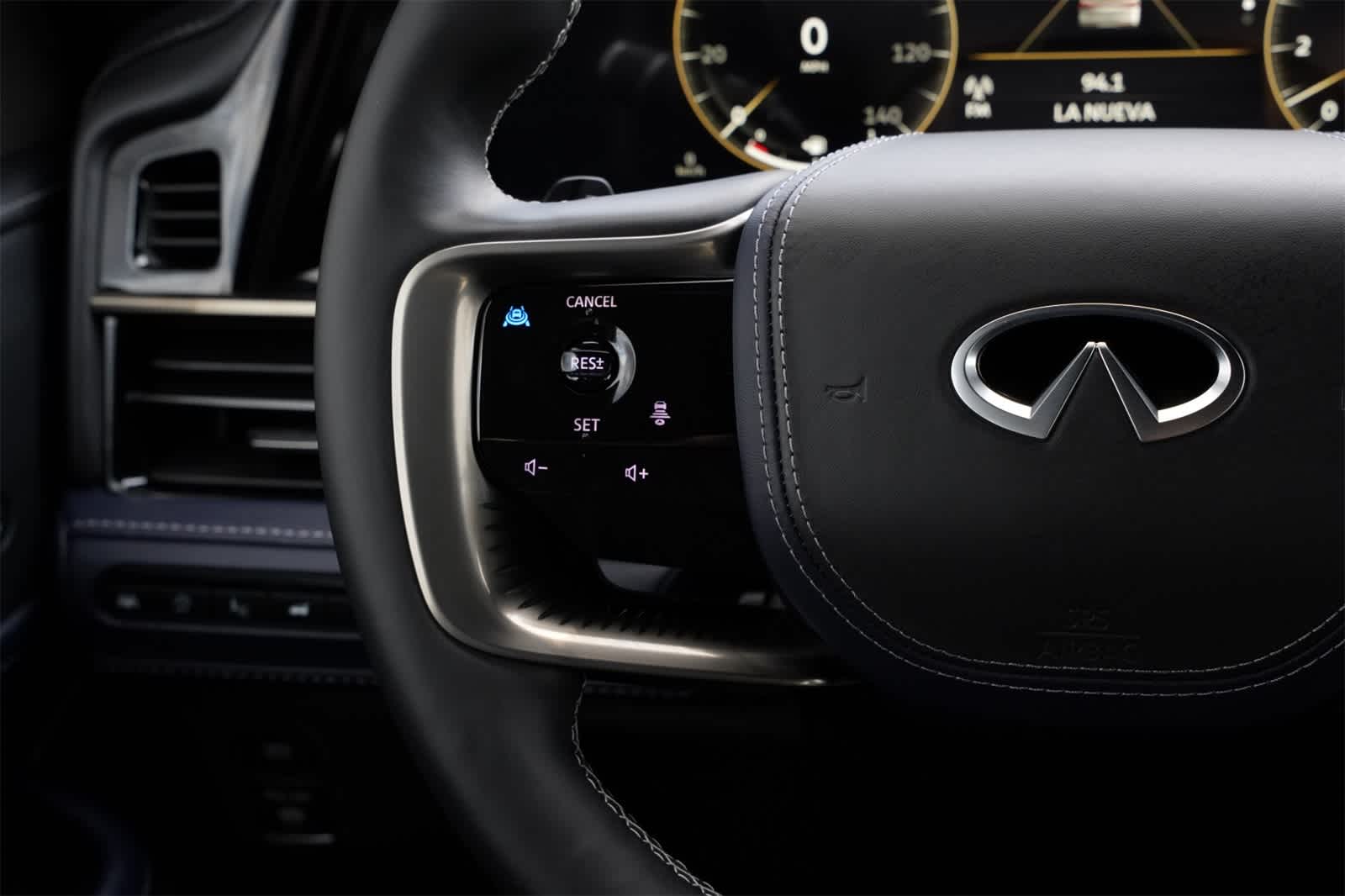 Thumbnail: 2026 INFINITI QX80 - 10