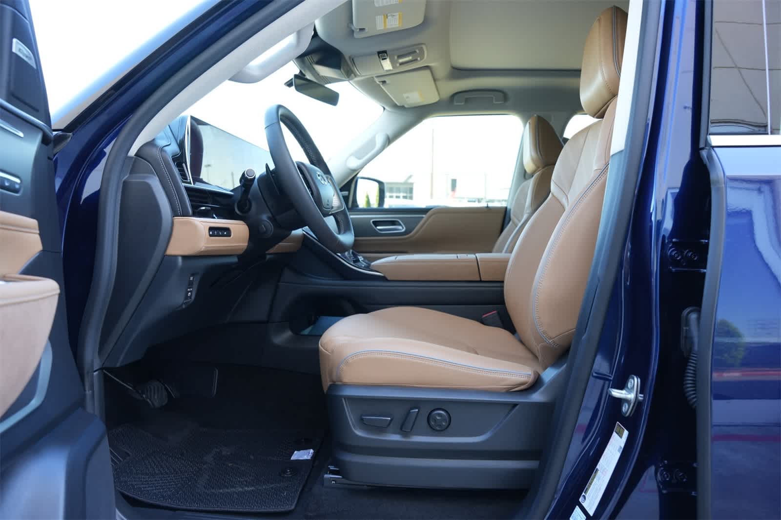 Thumbnail: 2025 INFINITI QX80 - 17