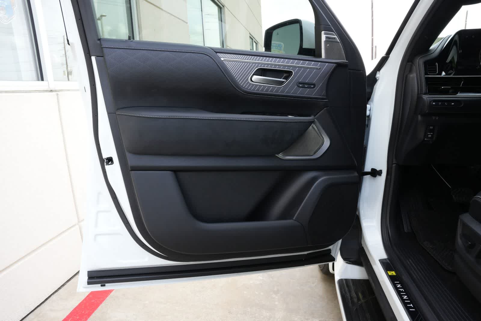 Thumbnail: 2026 INFINITI QX80 - 18