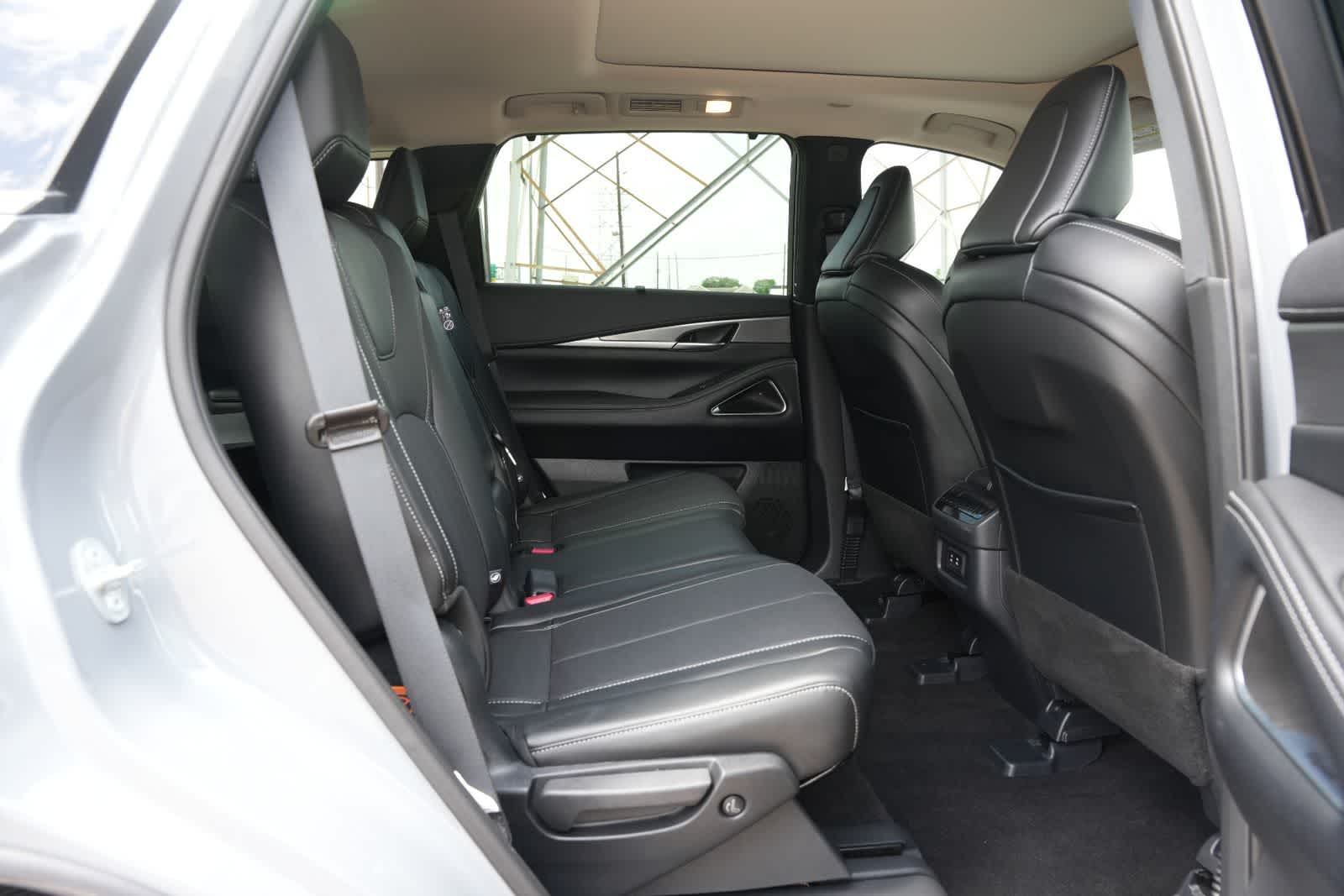 Thumbnail: 2026 INFINITI QX60 - 21