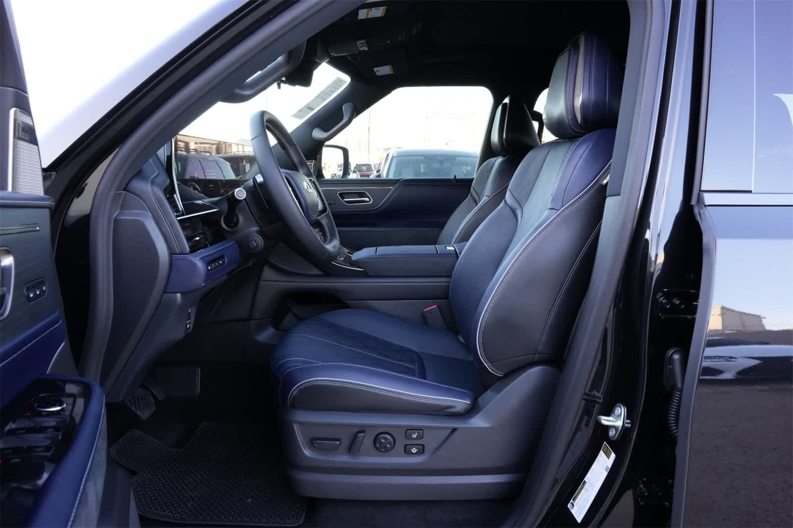 Thumbnail: 2026 INFINITI QX80 - 17