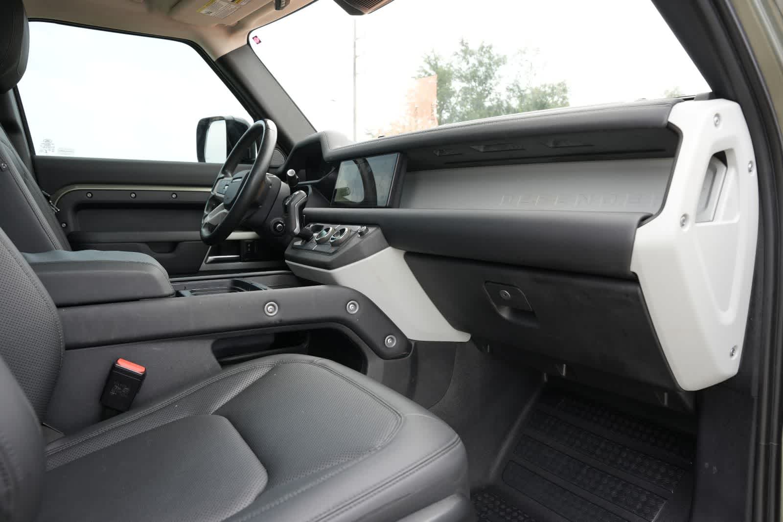 Thumbnail: 2024 Land Rover Defender - 21
