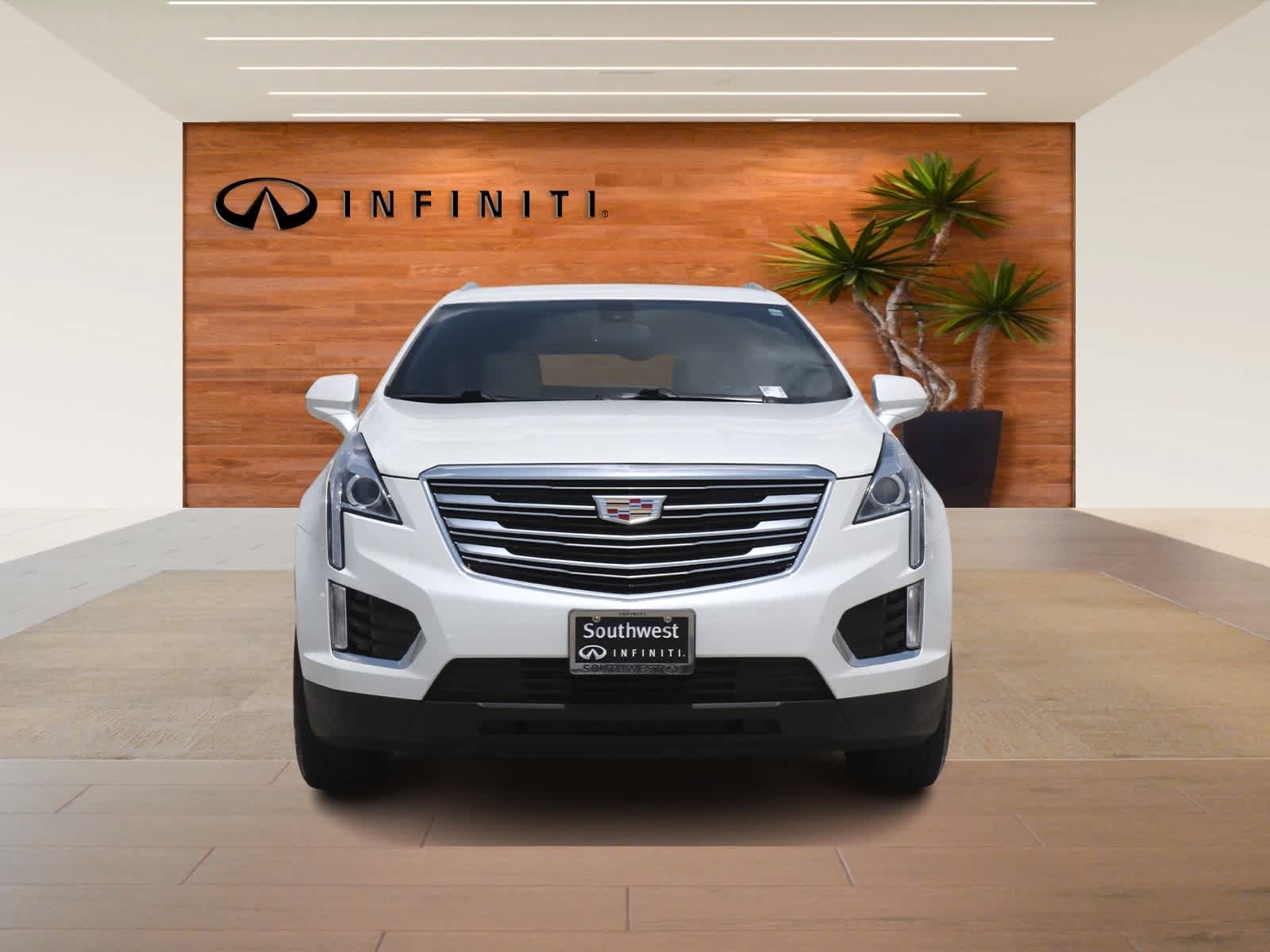 Thumbnail: 2017 Cadillac XT5 - 2
