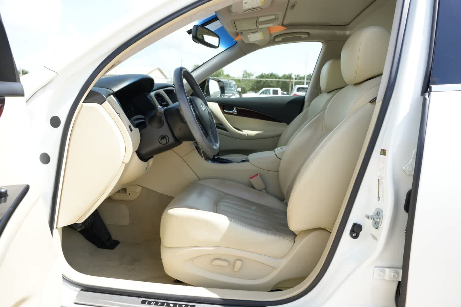 Thumbnail: 2016 INFINITI QX50 - 16