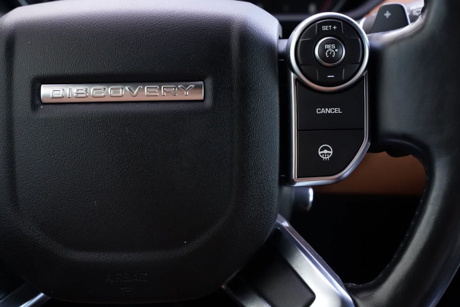 Thumbnail: 2017 Land Rover Discovery - 11