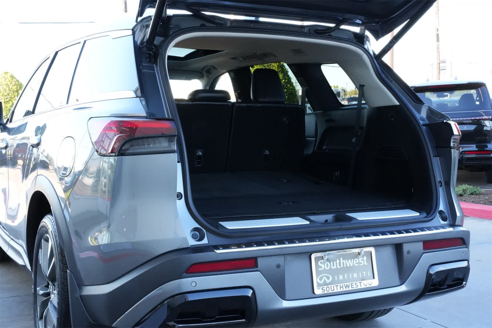 Thumbnail: 2023 INFINITI QX60 - 21