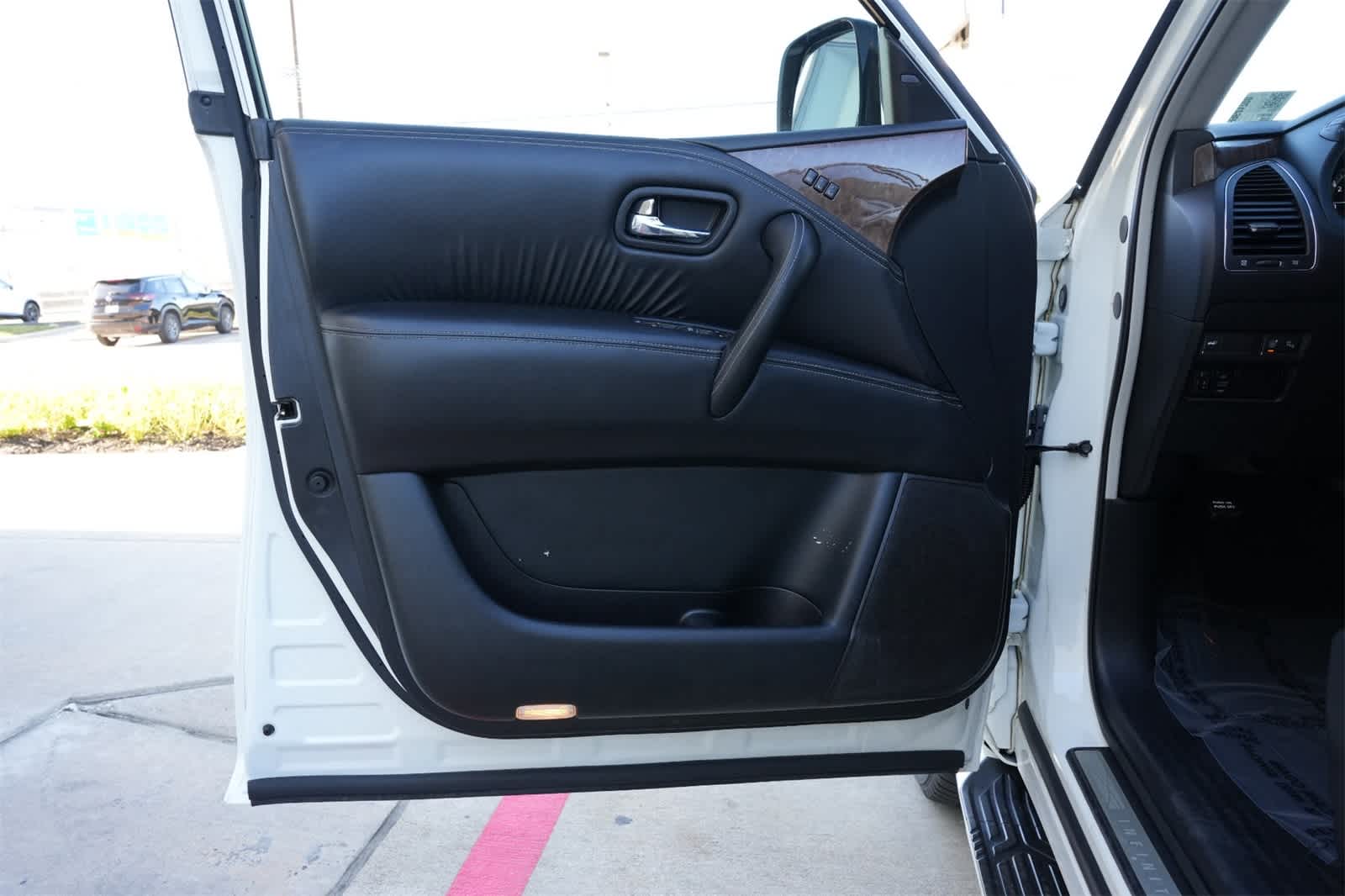 Thumbnail: 2017 INFINITI QX80 - 16