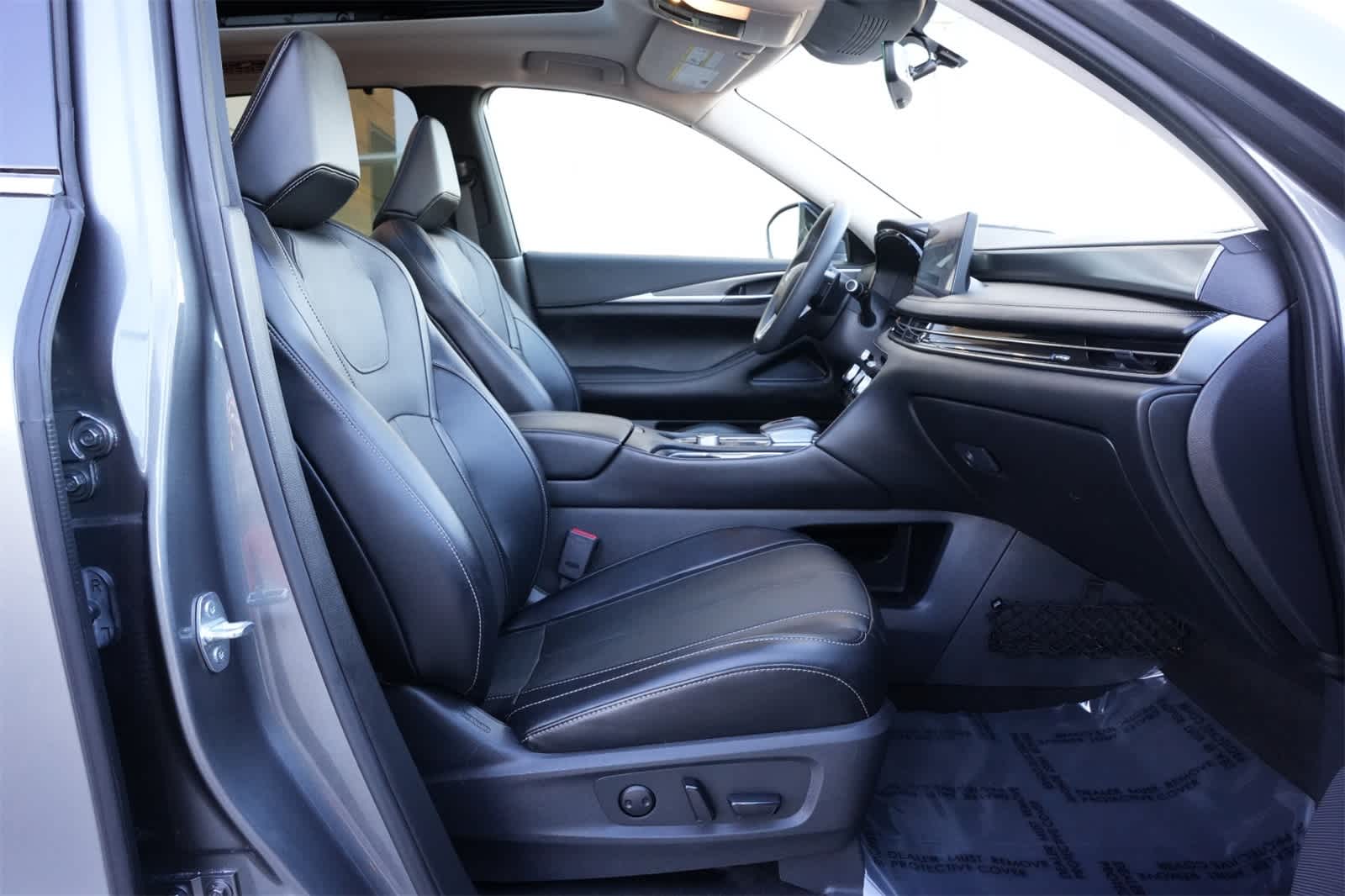 Thumbnail: 2023 INFINITI QX60 - 24