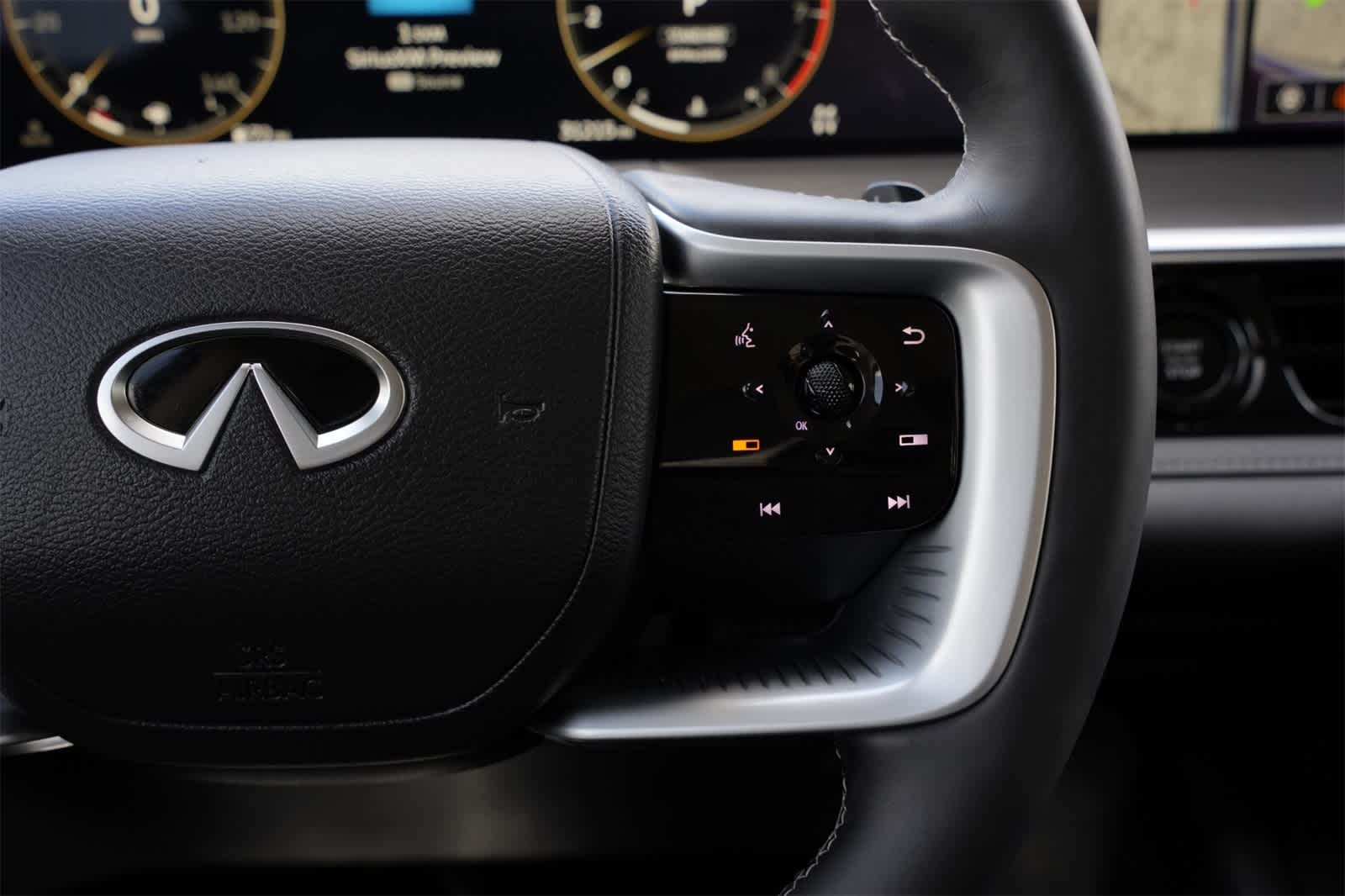 Thumbnail: 2025 INFINITI QX80 - 11