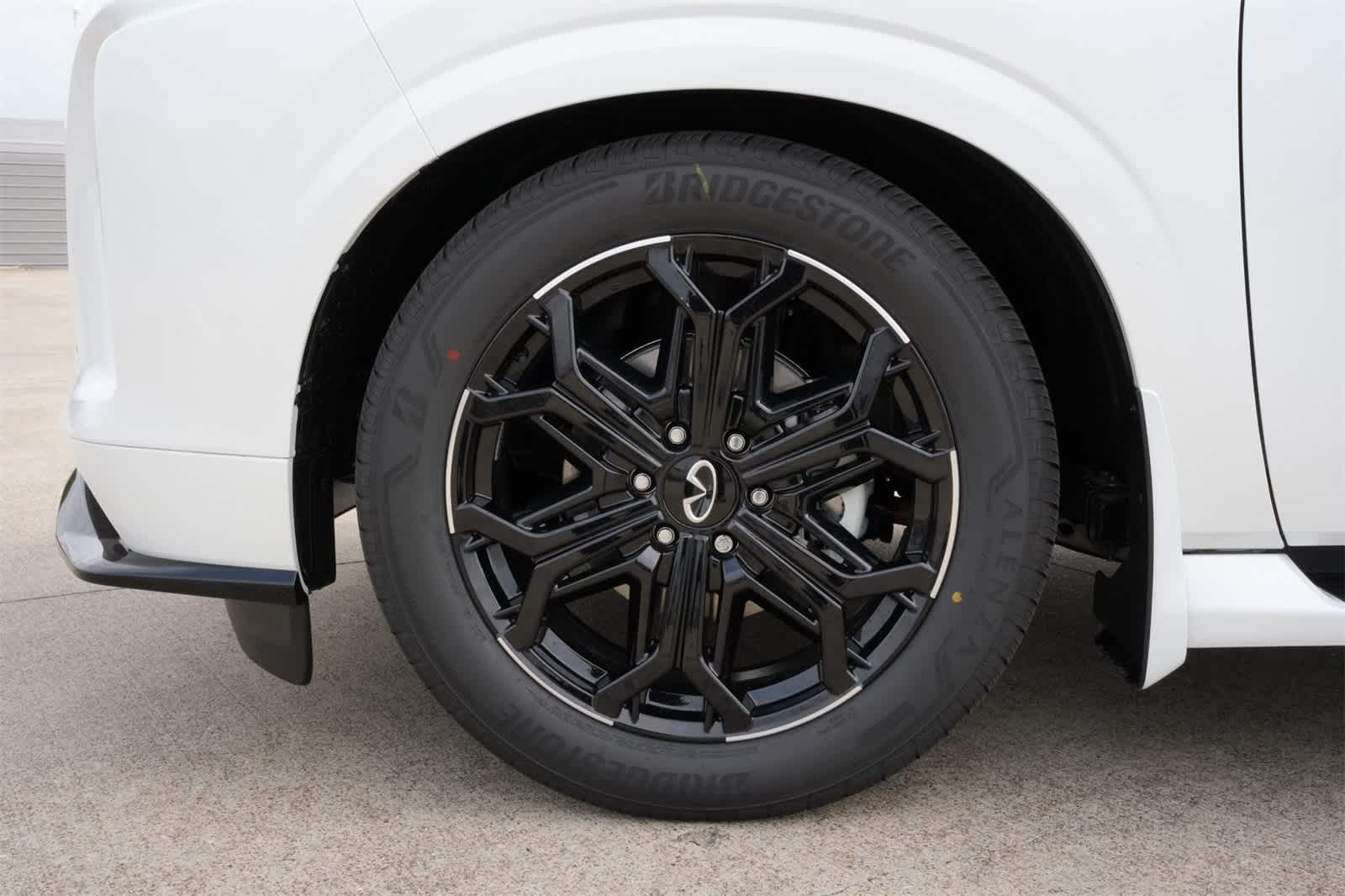 Thumbnail: 2026 INFINITI QX80 - 27