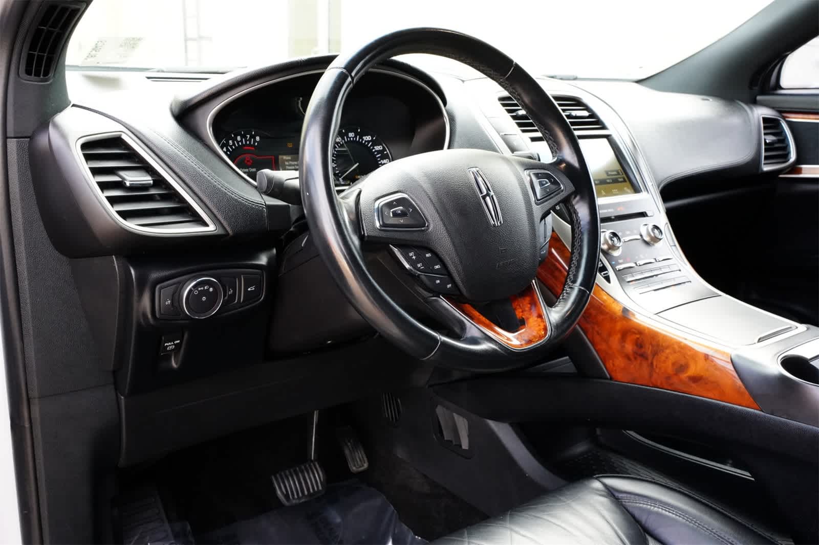 Thumbnail: 2018 Lincoln MKX - 16