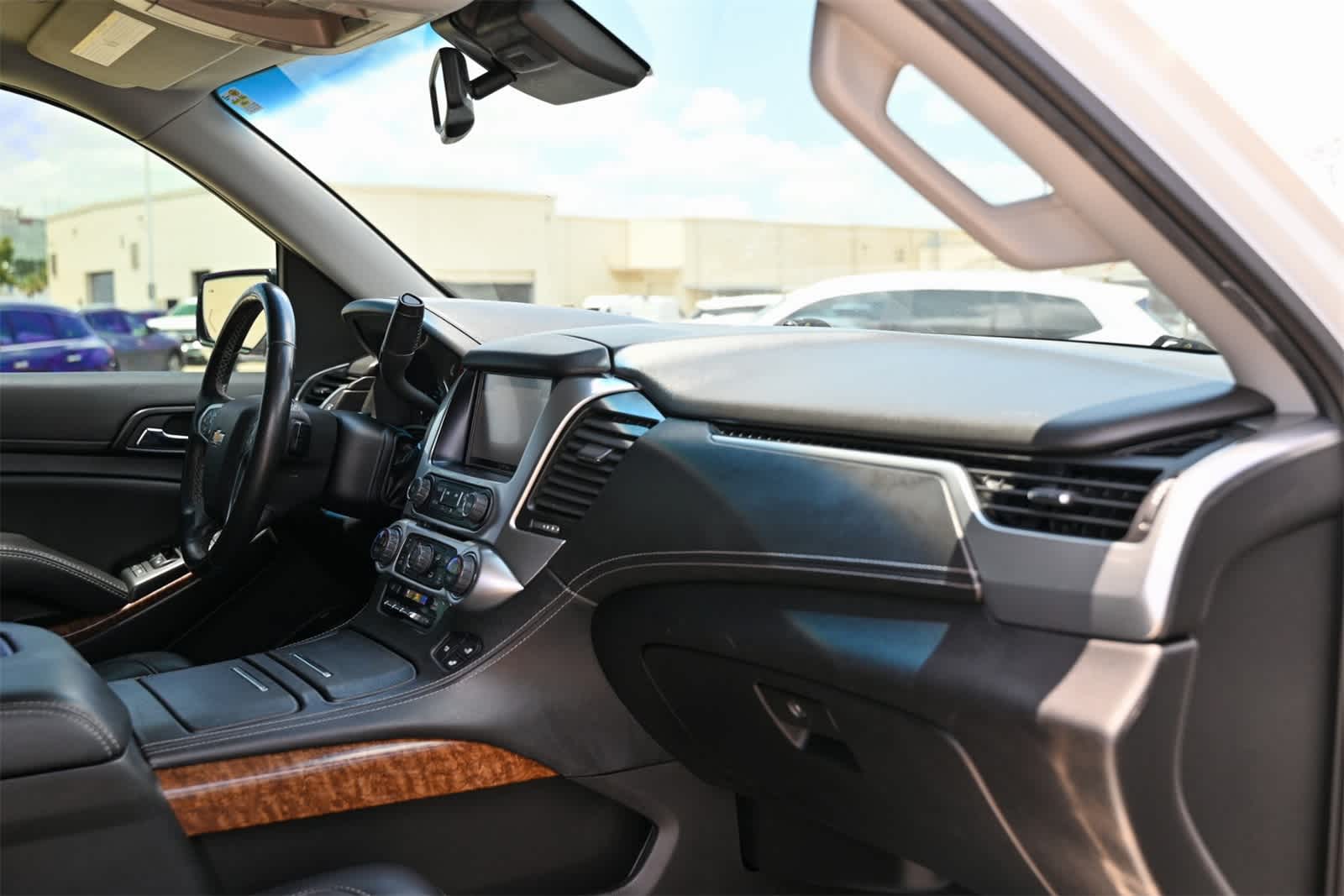 2016 Chevrolet Suburban LTZ 24