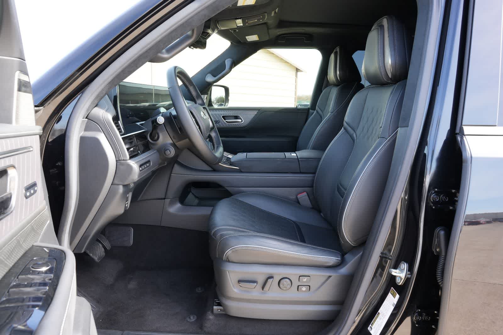 Thumbnail: 2025 INFINITI QX80 - 17