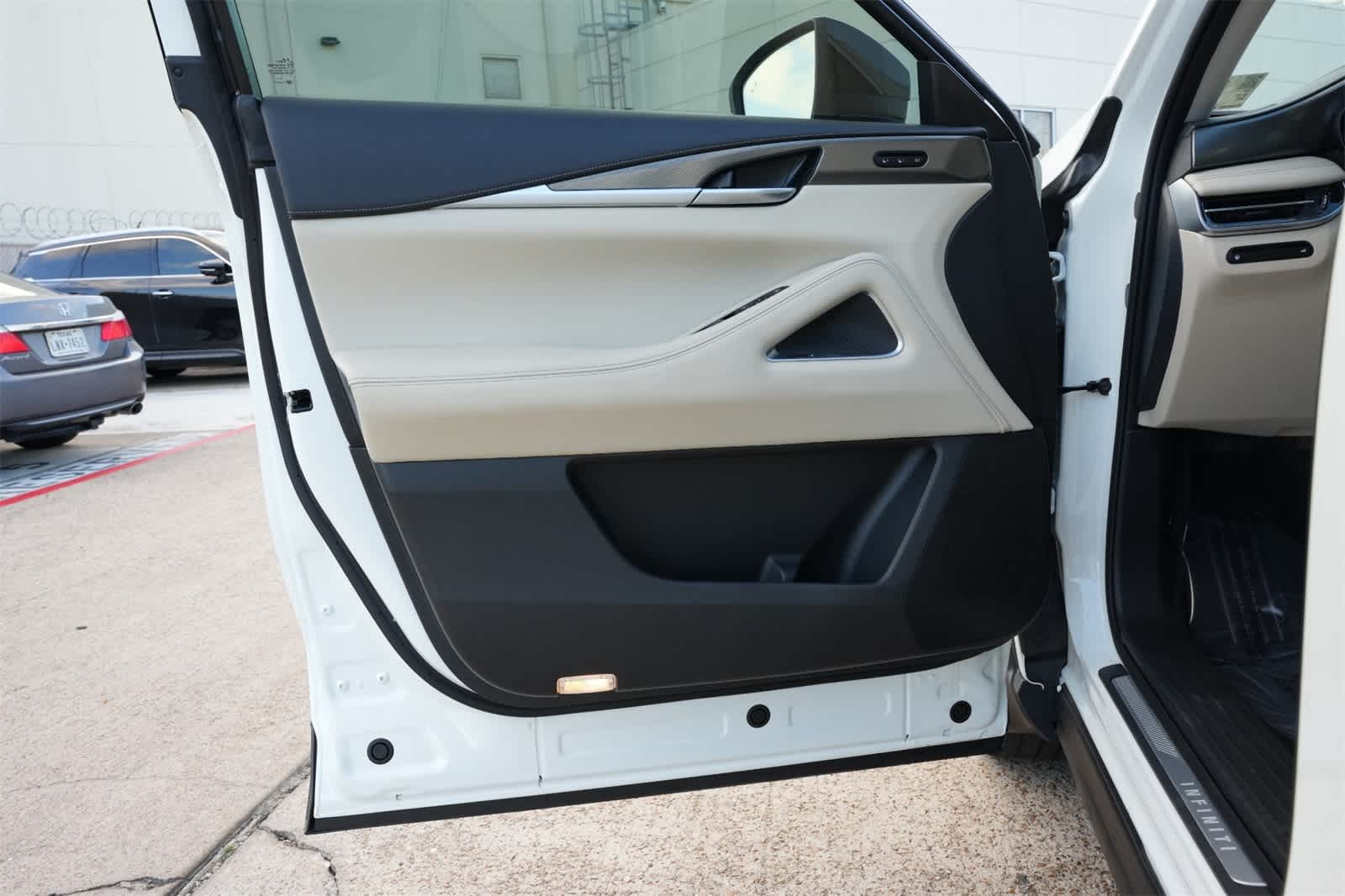 Thumbnail: 2025 INFINITI QX60 - 18