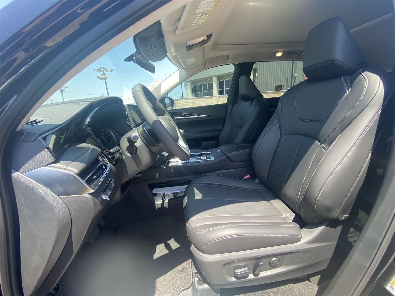 Thumbnail: 2025 INFINITI QX60 - 17