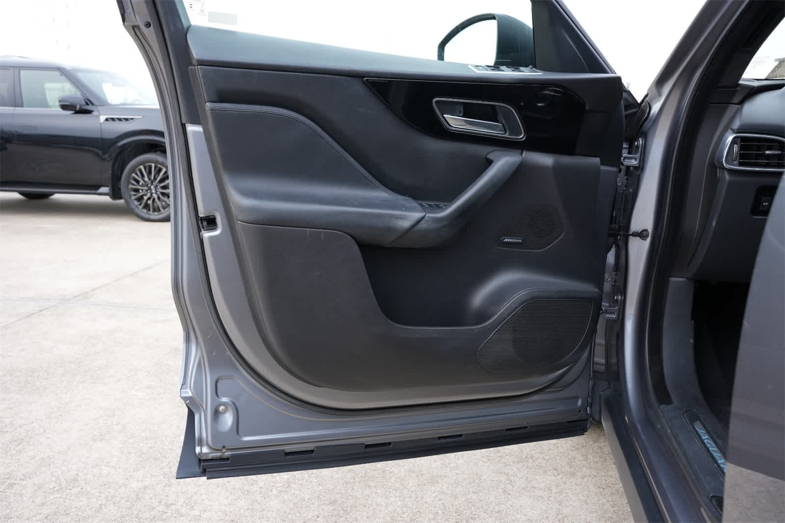 Thumbnail: 2020 Jaguar F-Pace - 17