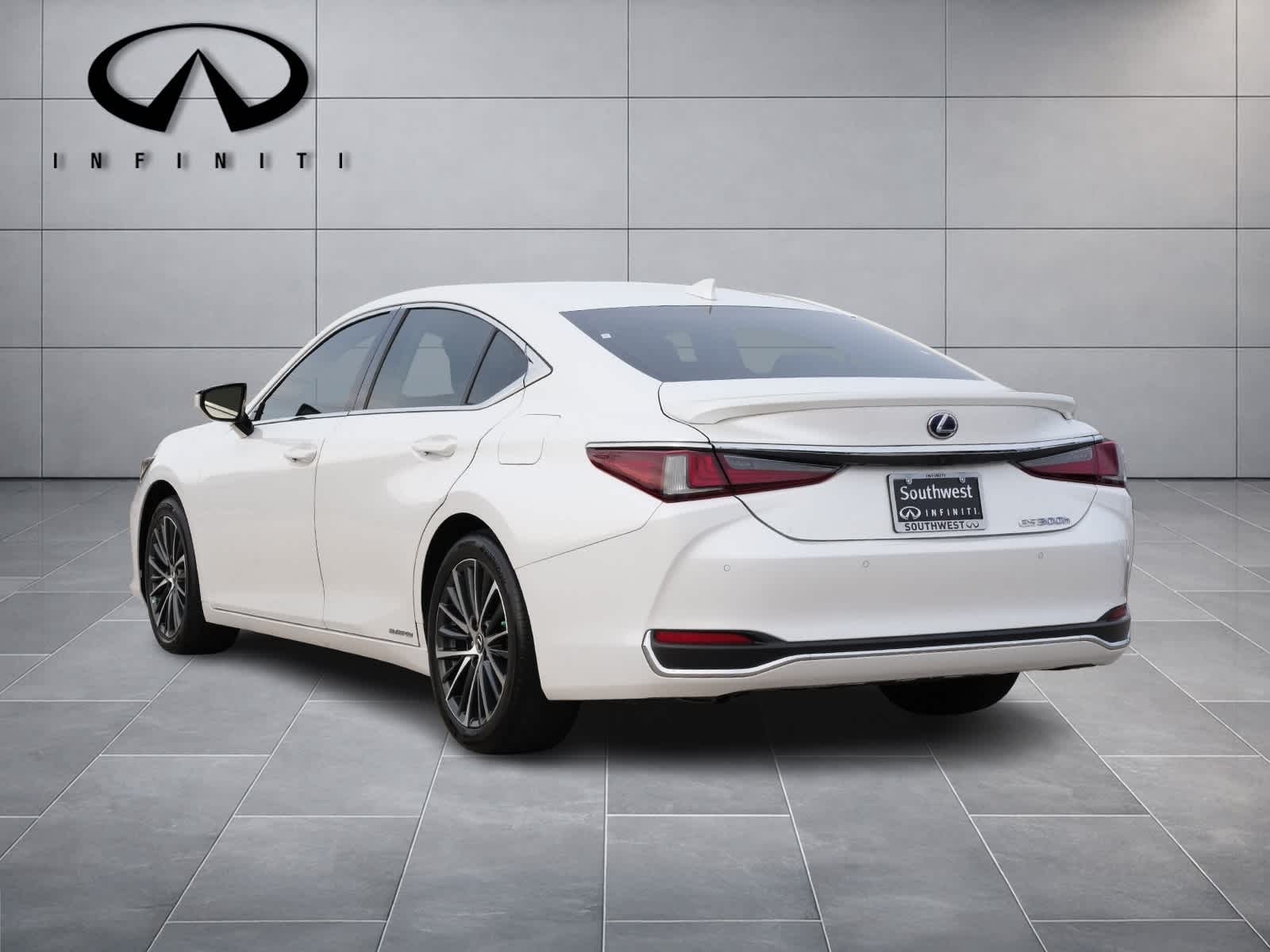 Thumbnail: 2022 Lexus ES - 5