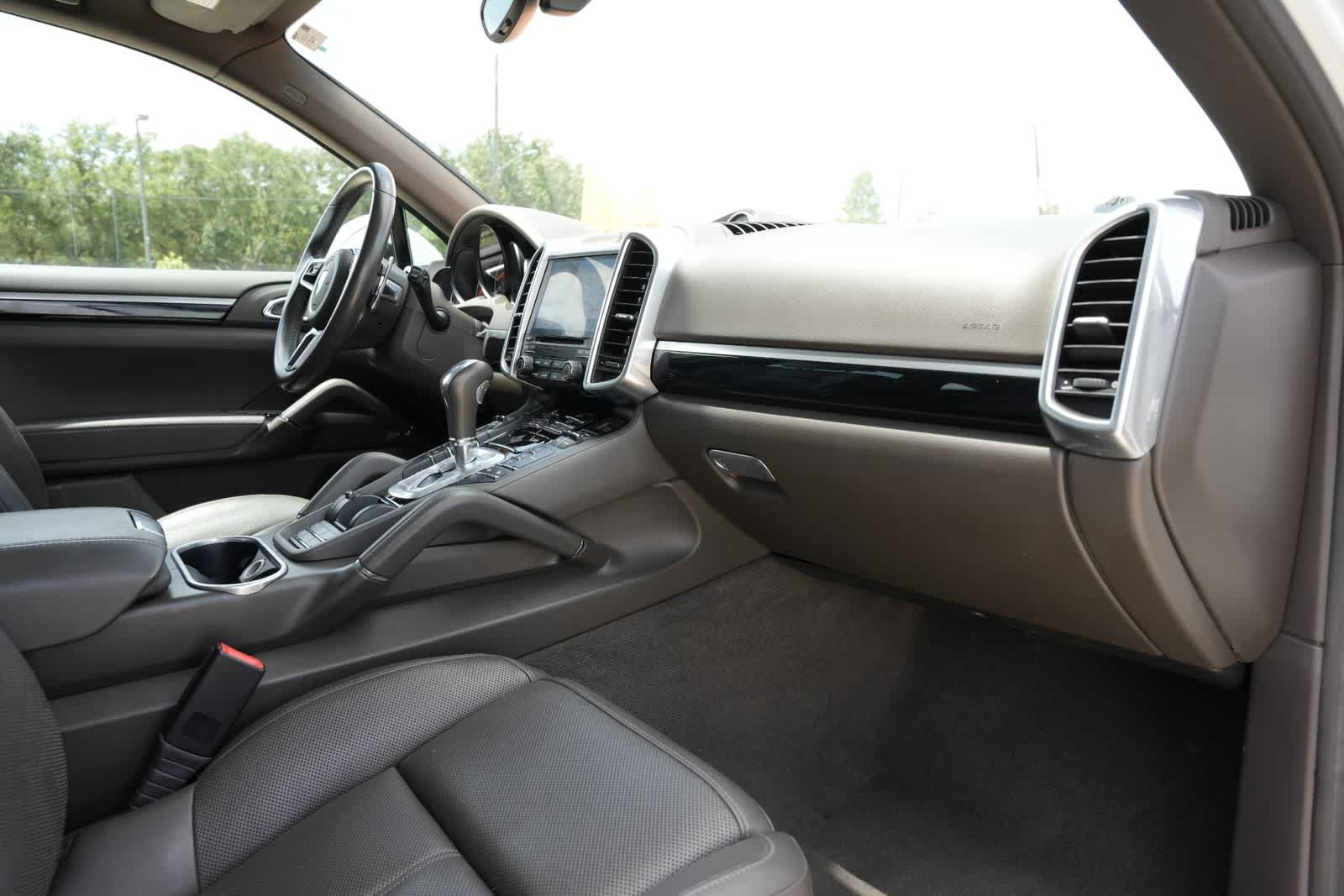 Thumbnail: 2017 Porsche Cayenne - 21
