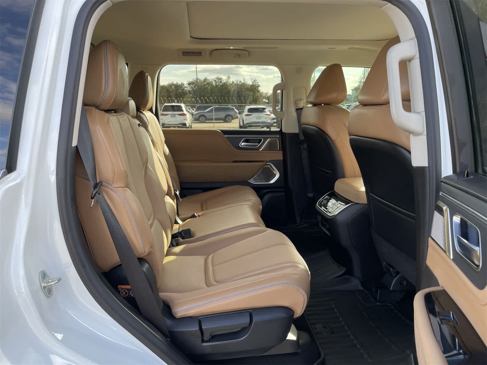 Thumbnail: 2025 INFINITI QX80 - 23