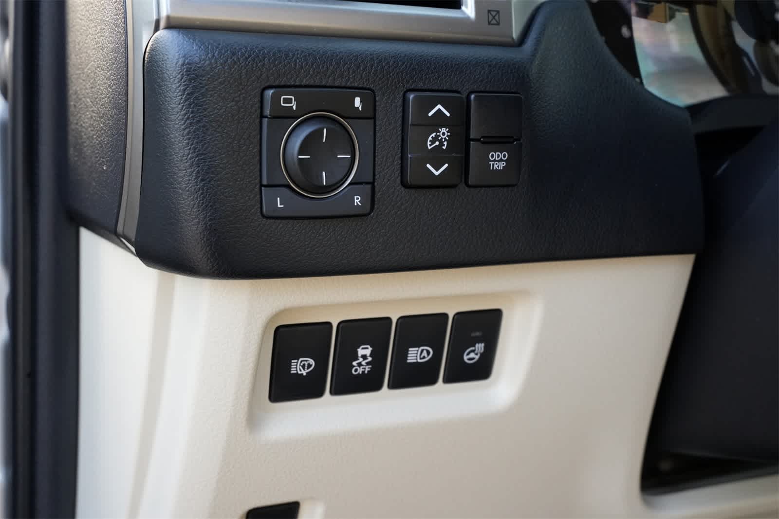 Thumbnail: 2022 Lexus GX - 16