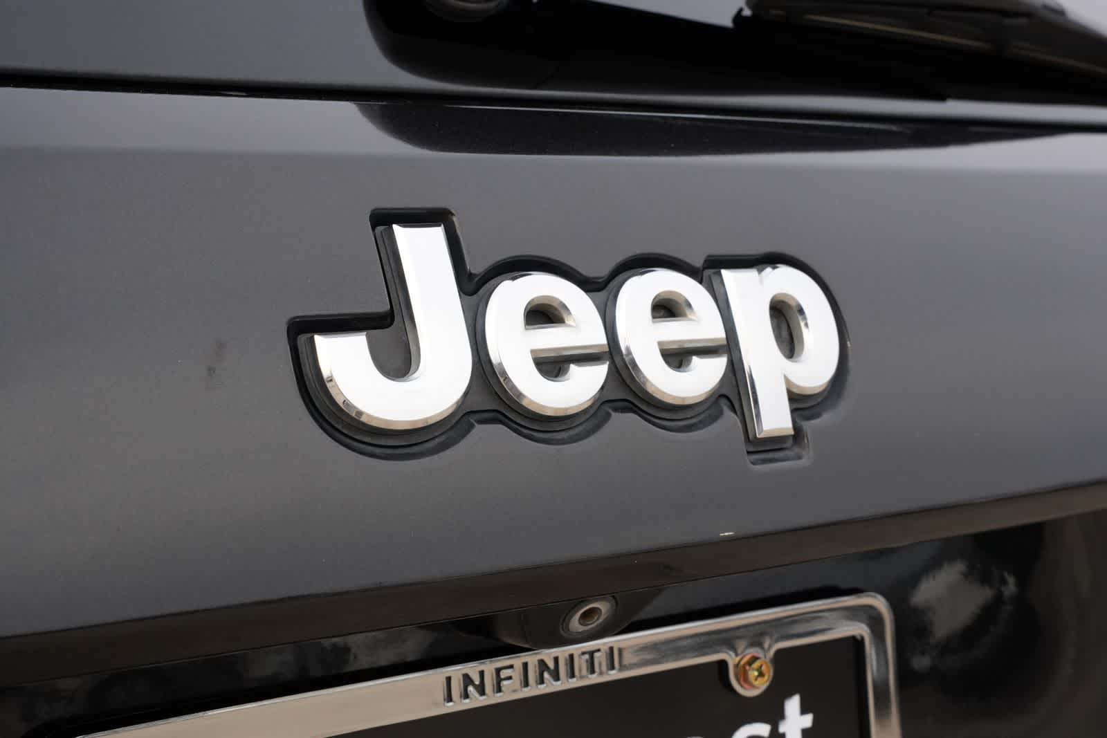 Thumbnail: 2014 Jeep Grand Cherokee - 19