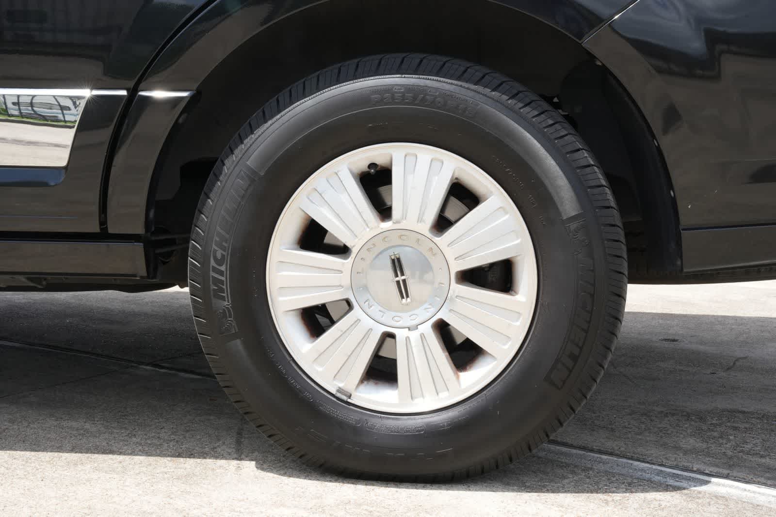 Thumbnail: 2014 Lincoln Navigator - 24