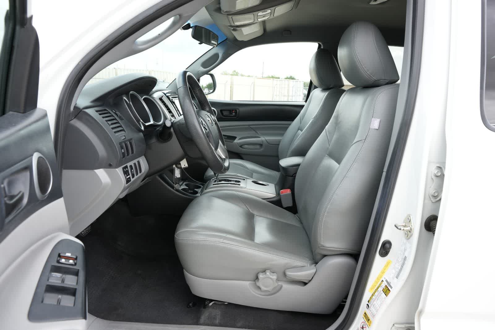 Thumbnail: 2015 Toyota Tacoma - 17