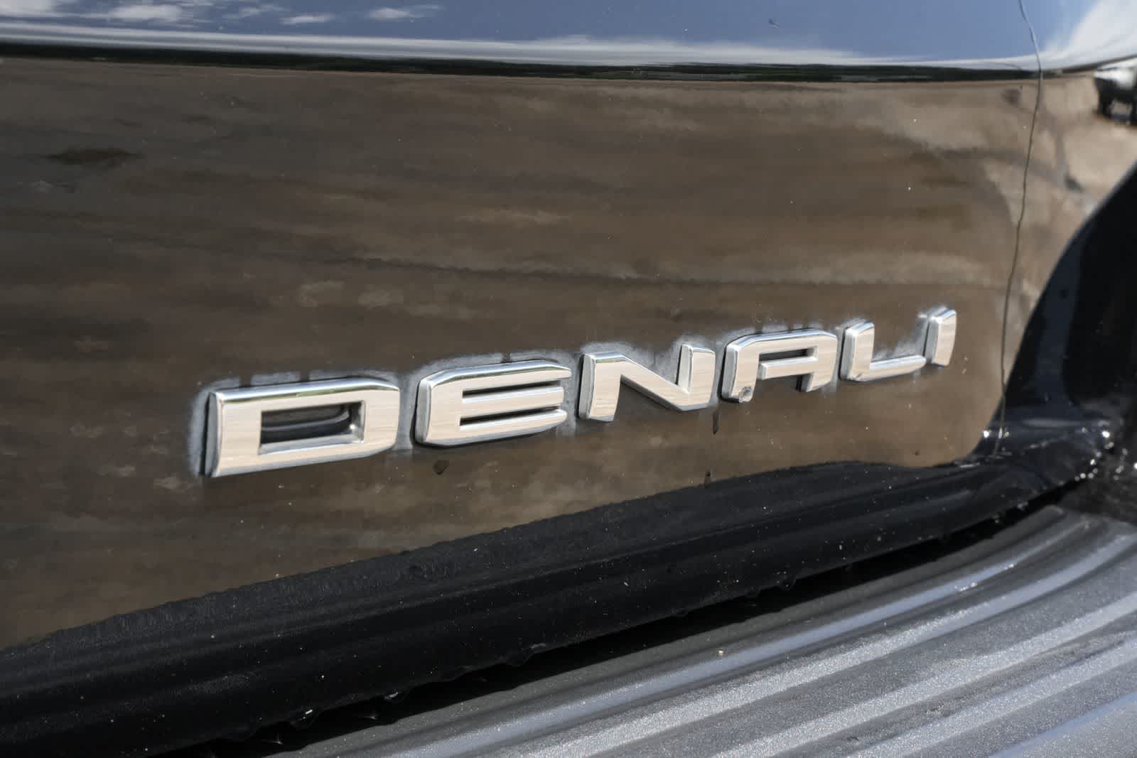 Thumbnail: 2023 GMC Yukon XL - 19