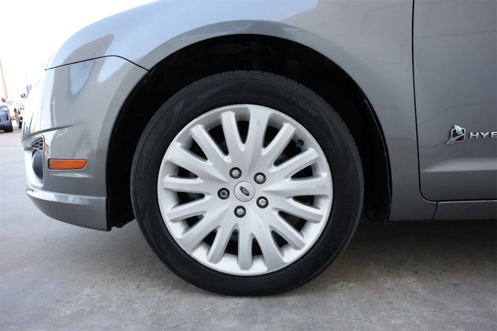 Thumbnail: 2010 Ford Fusion - 24