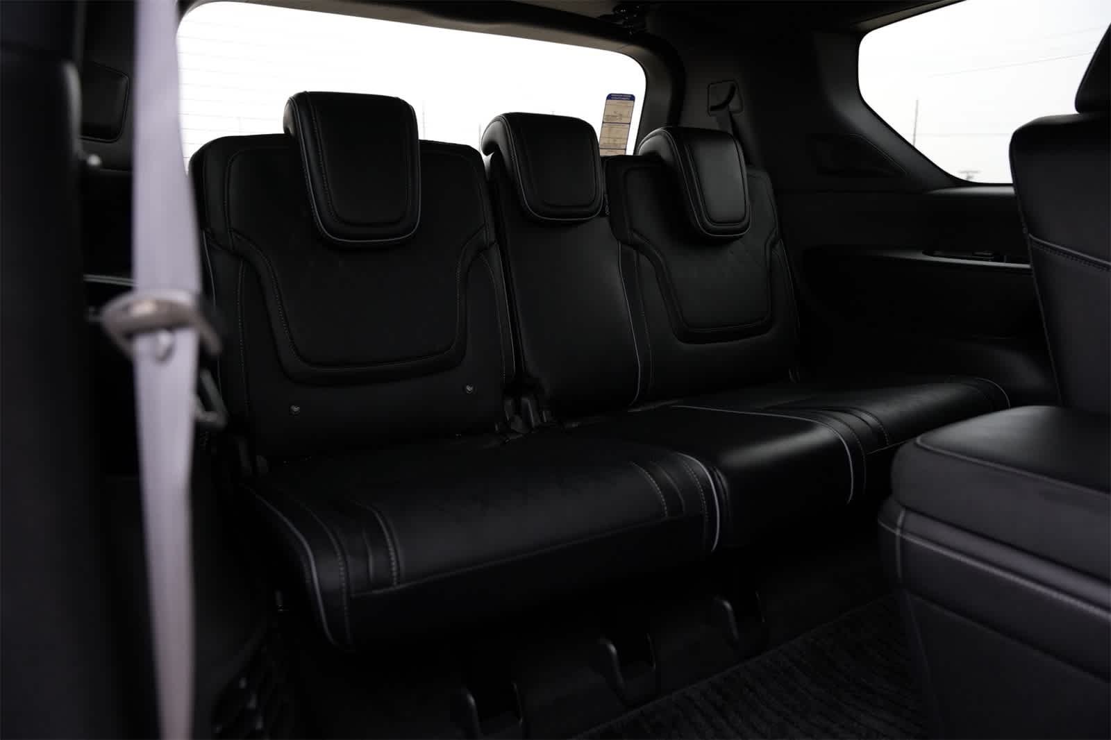 Thumbnail: 2026 INFINITI QX80 - 21