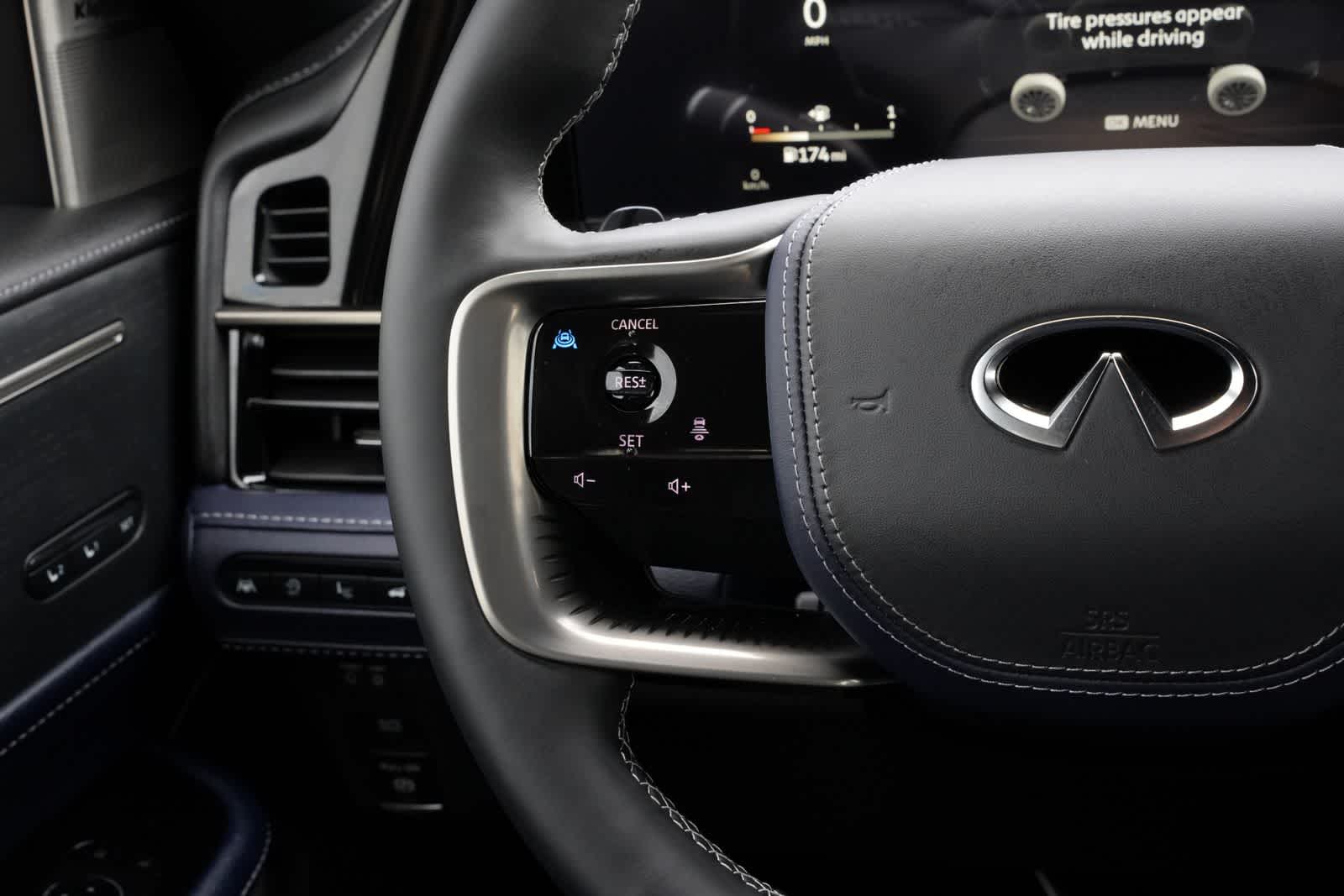 Thumbnail: 2026 INFINITI QX80 - 10