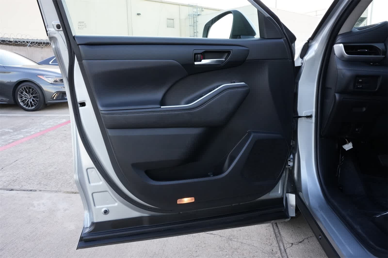 Thumbnail: 2022 Toyota Highlander - 18