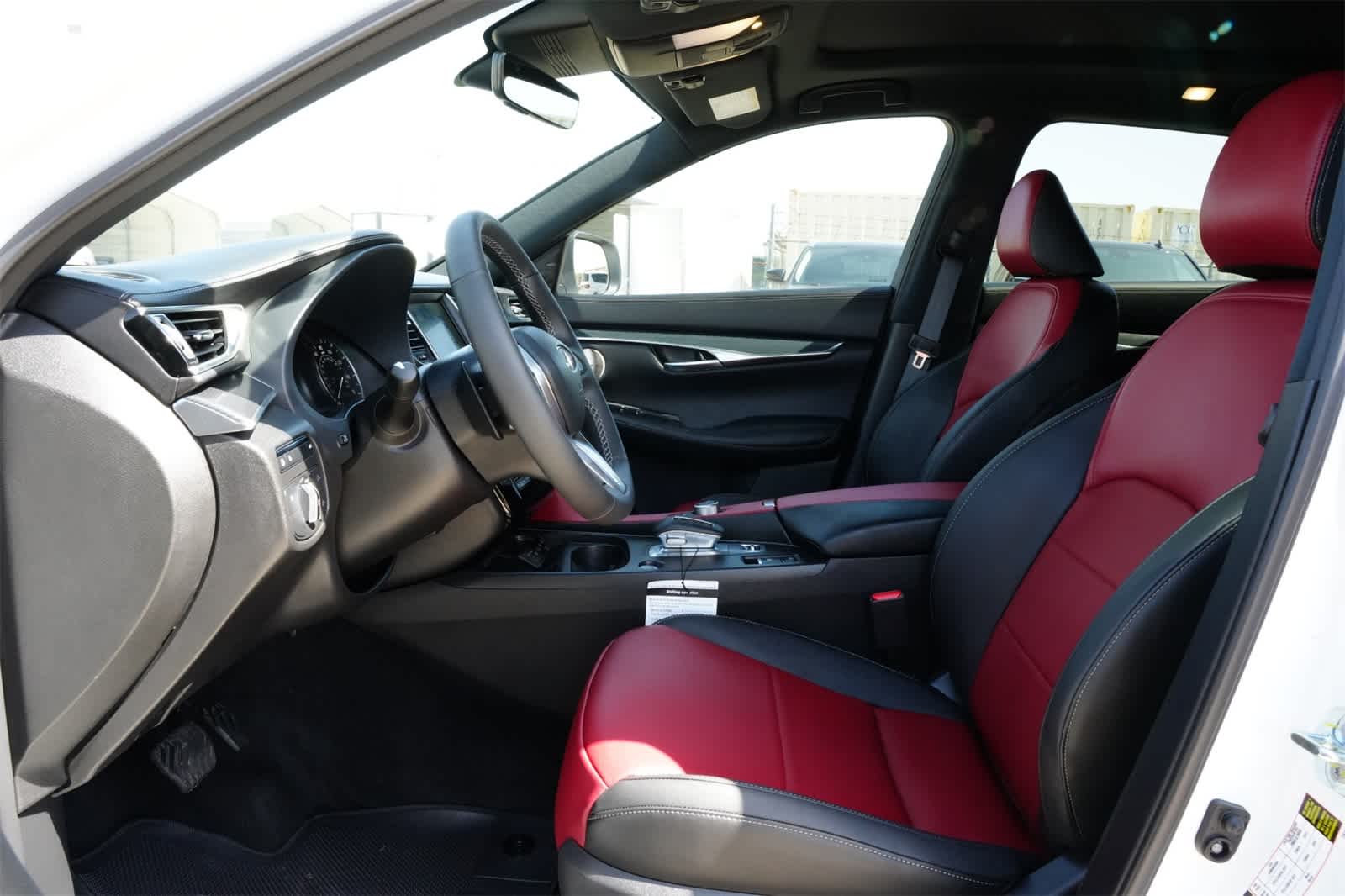 Thumbnail: 2025 INFINITI QX50 - 17