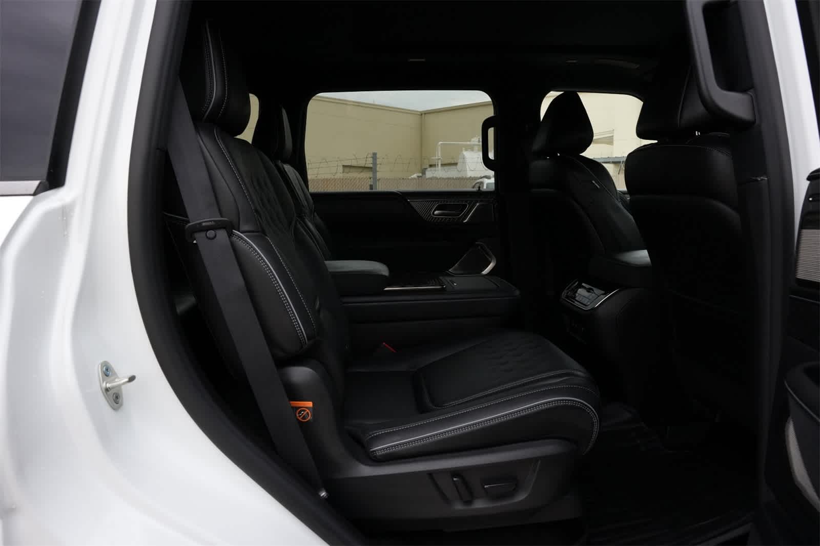 Thumbnail: 2026 INFINITI QX80 - 21