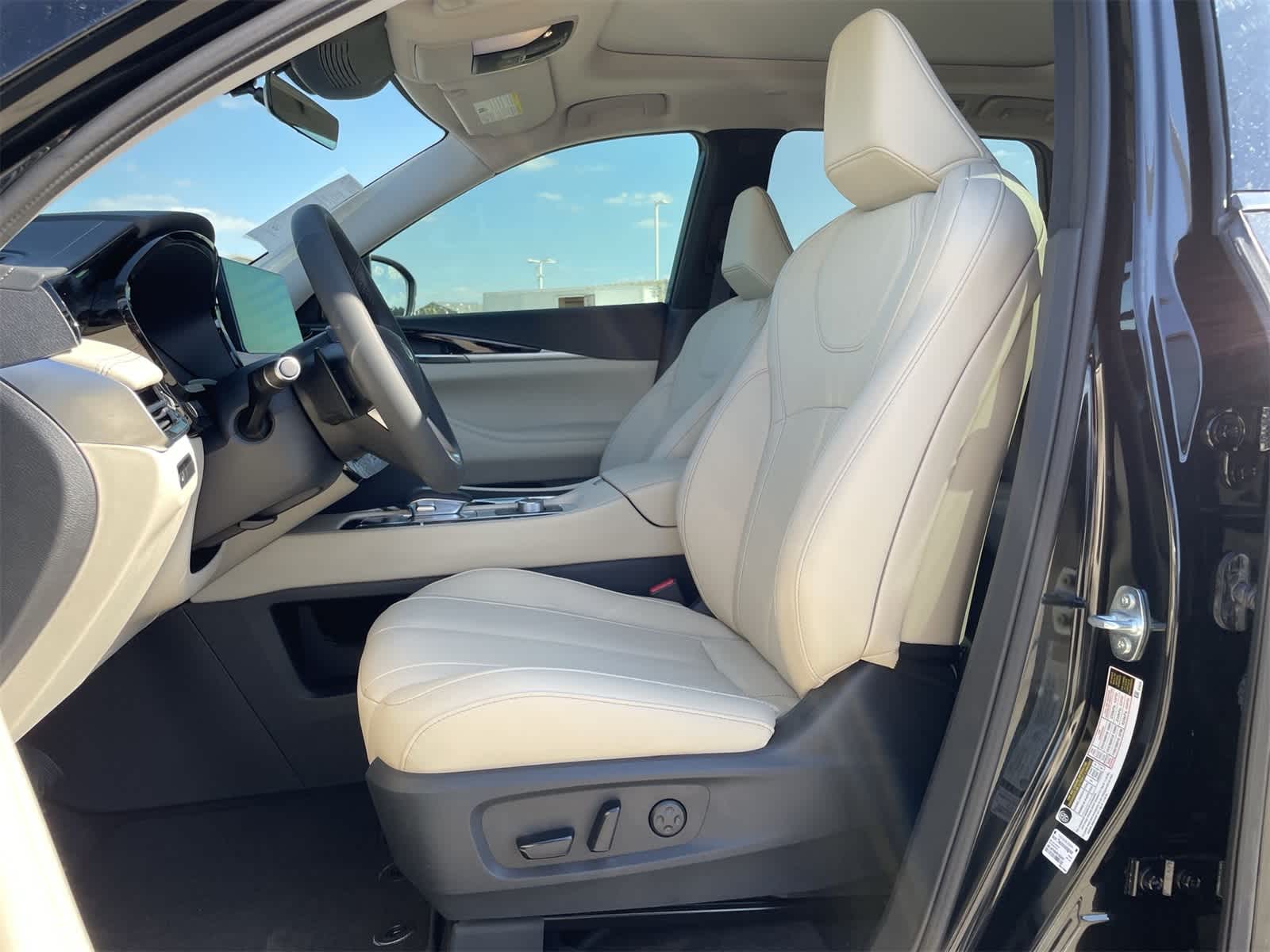 Thumbnail: 2025 INFINITI QX60 - 17