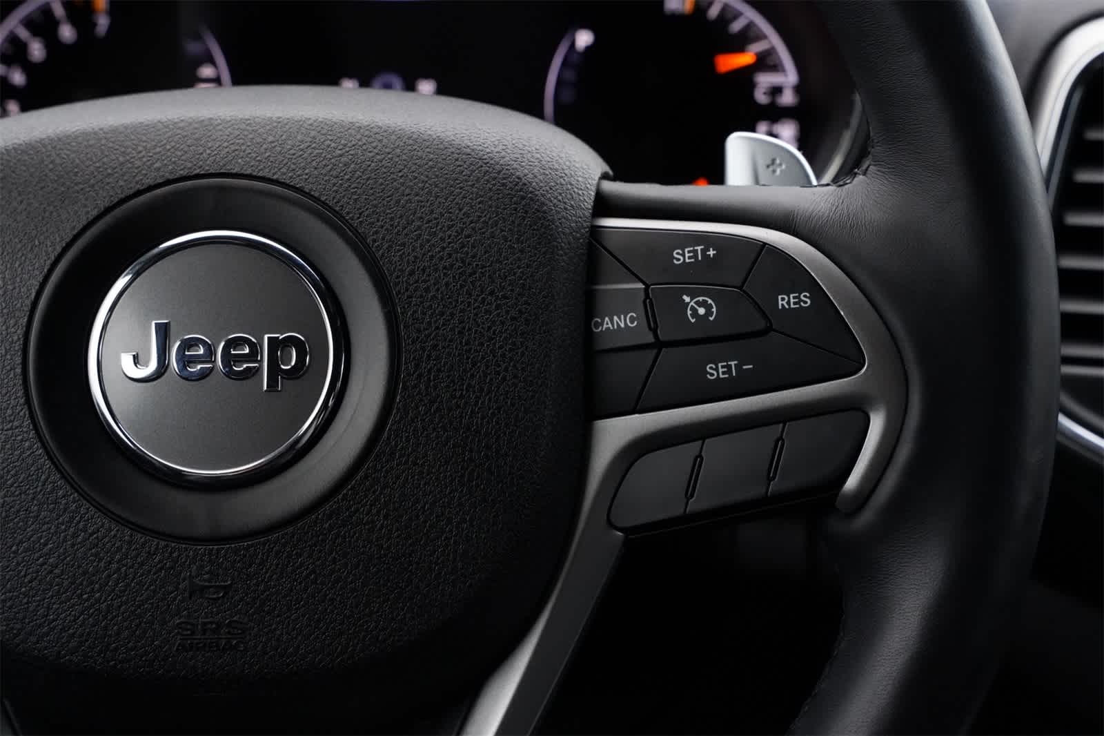 Thumbnail: 2017 Jeep Grand Cherokee - 11