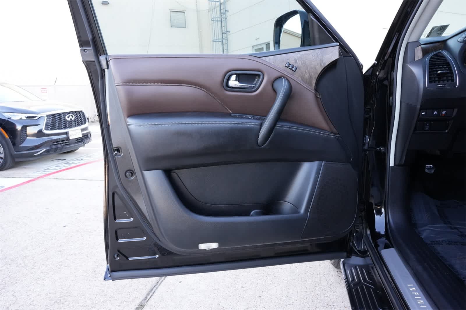 Thumbnail: 2023 INFINITI QX80 - 17